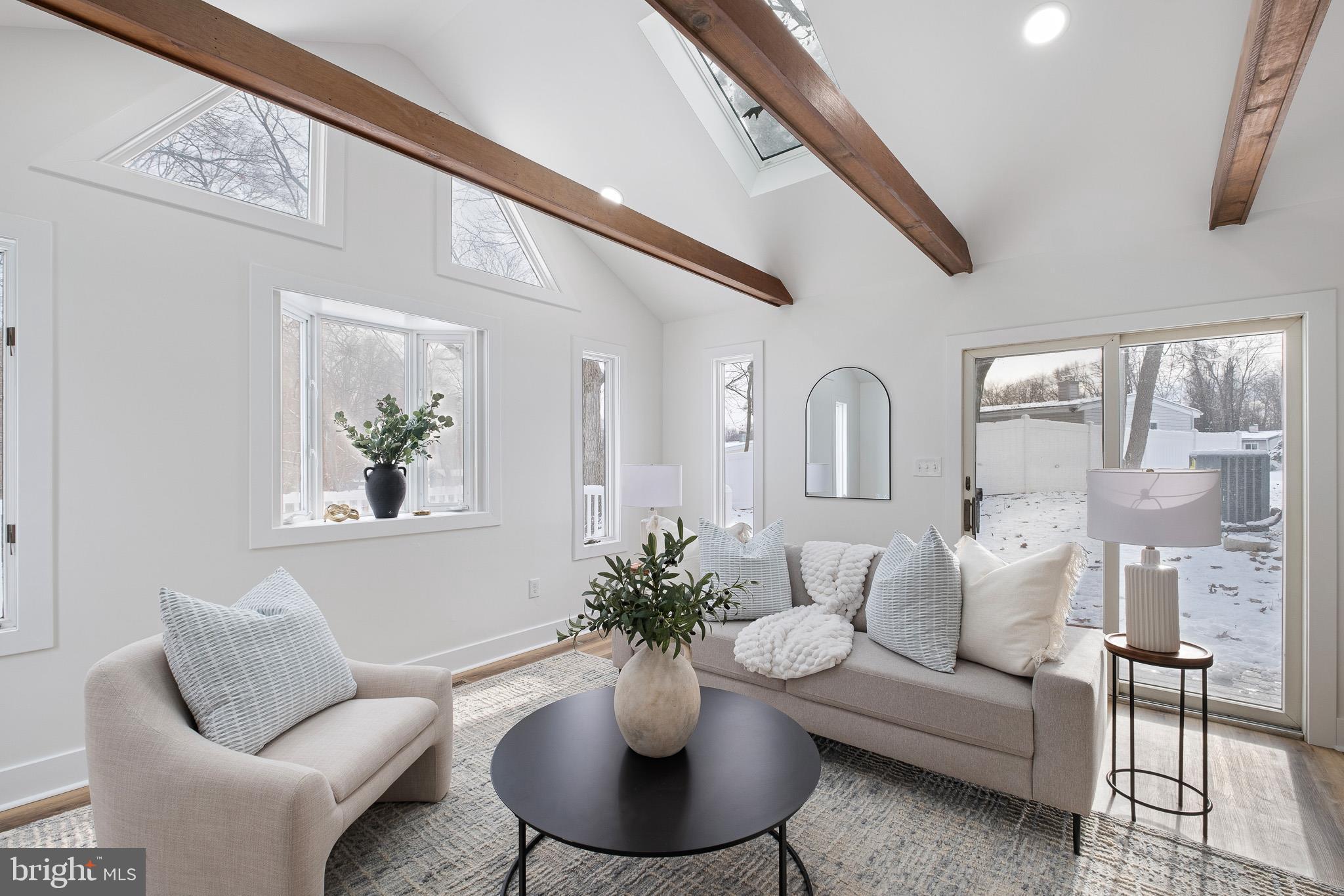 FLORA HILLS - Residential