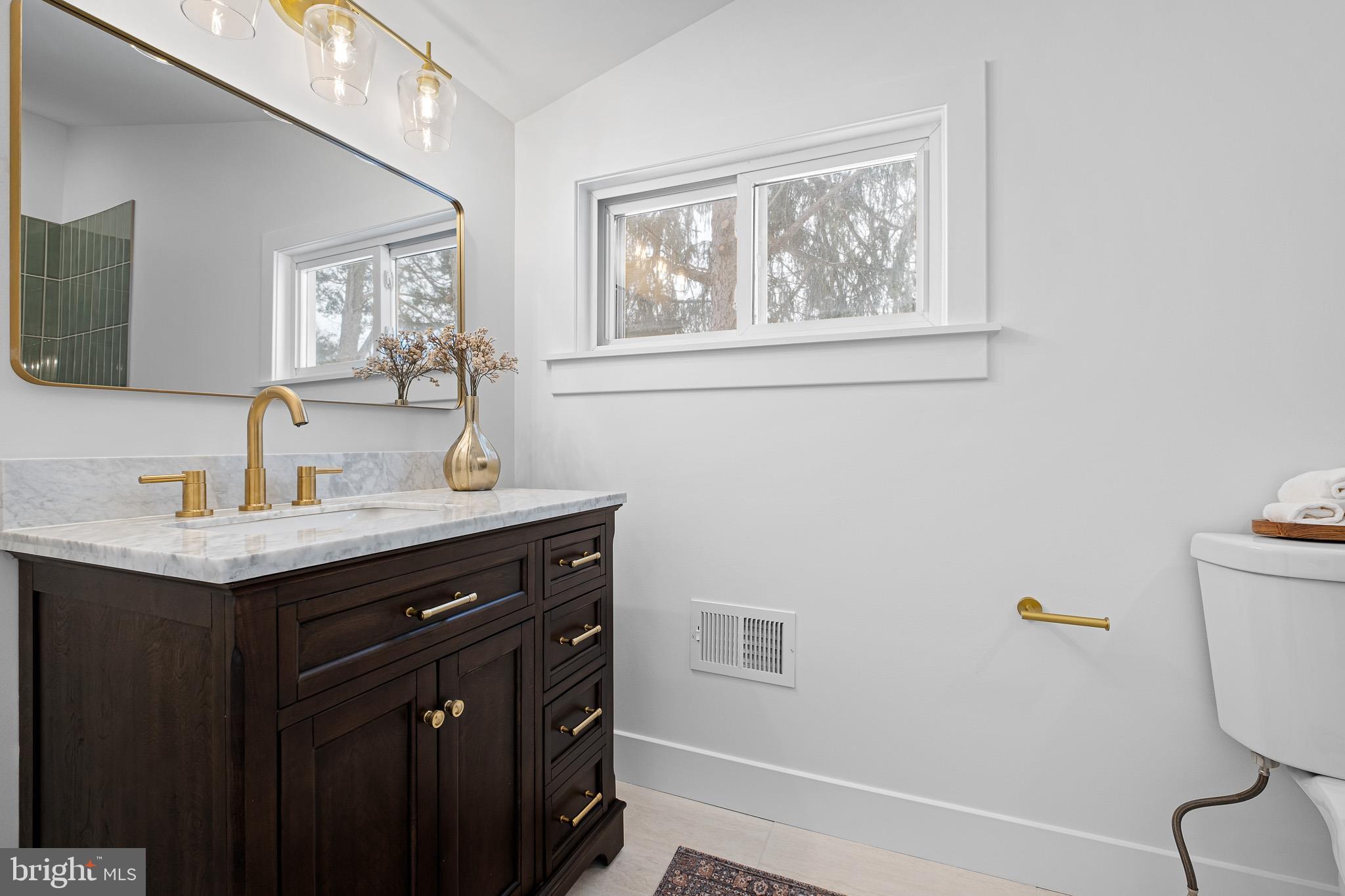 FLORA HILLS - Residential