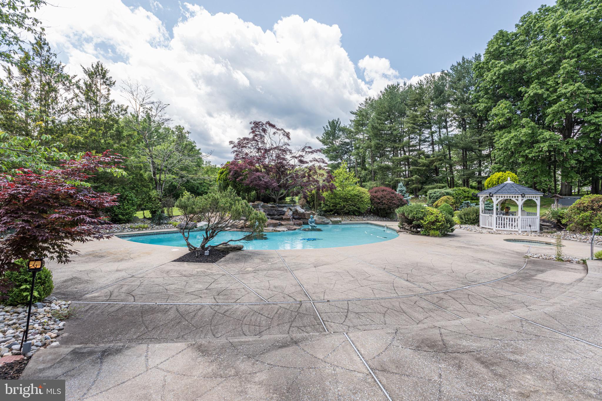 MERRY GO ROUND FARM - Residential