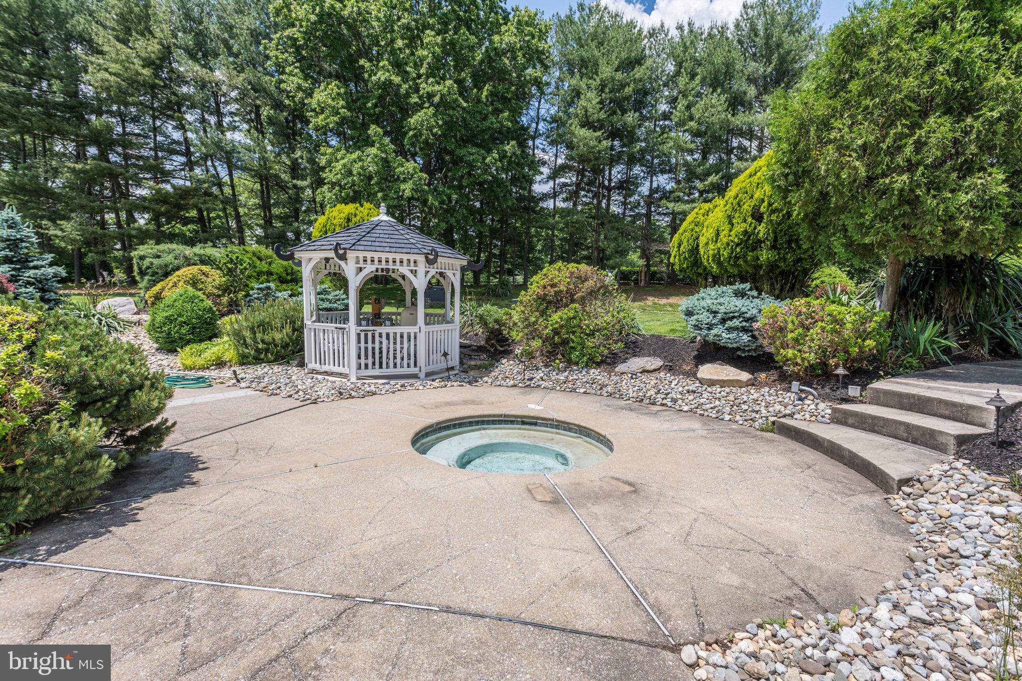 MERRY GO ROUND FARM - Residential