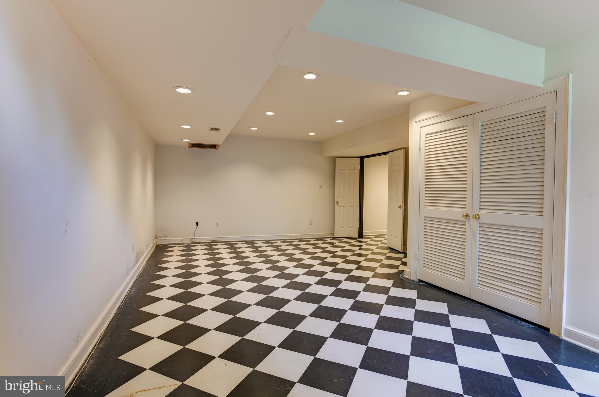 MERRY GO ROUND FARM - Residential