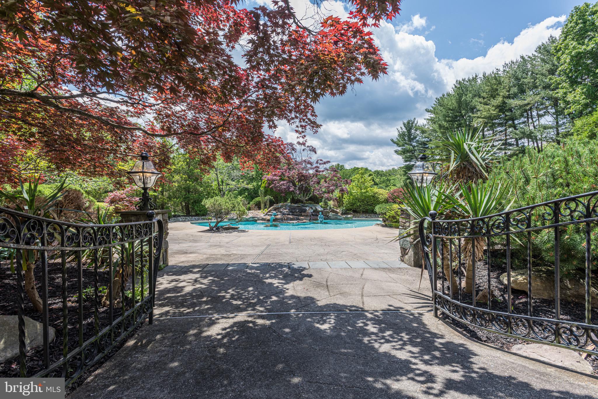 MERRY GO ROUND FARM - Residential