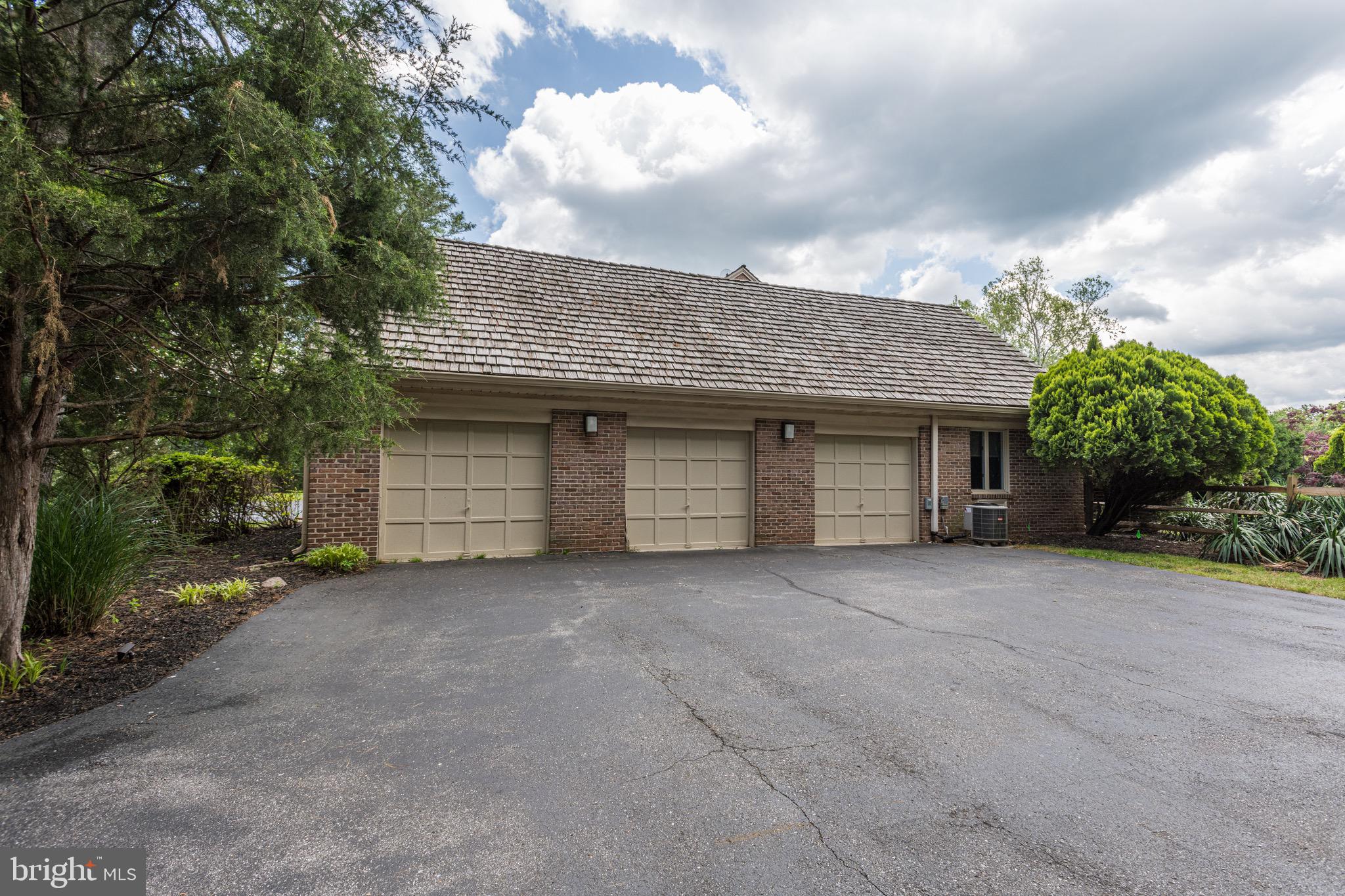 MERRY GO ROUND FARM - Residential