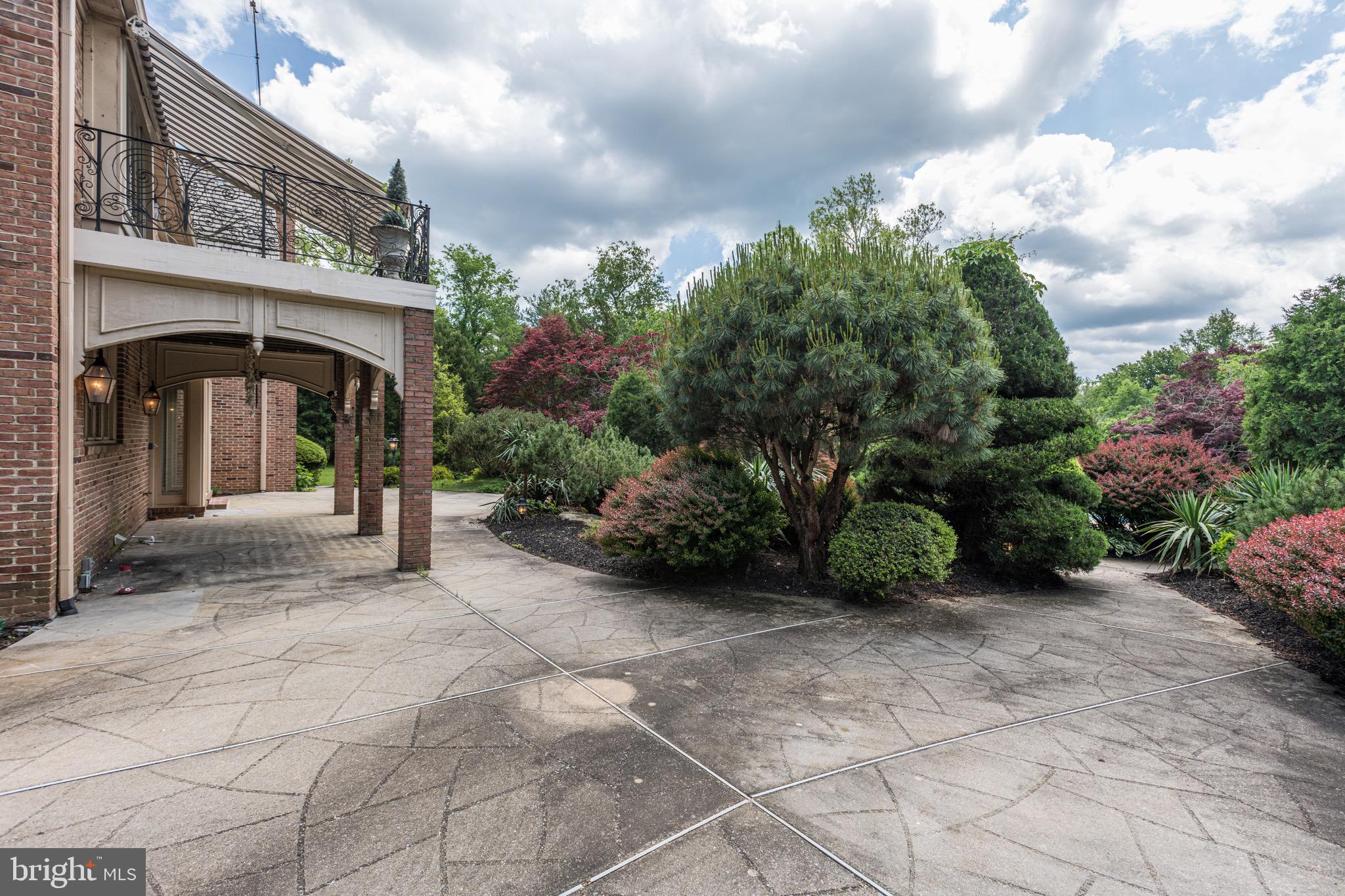MERRY GO ROUND FARM - Residential