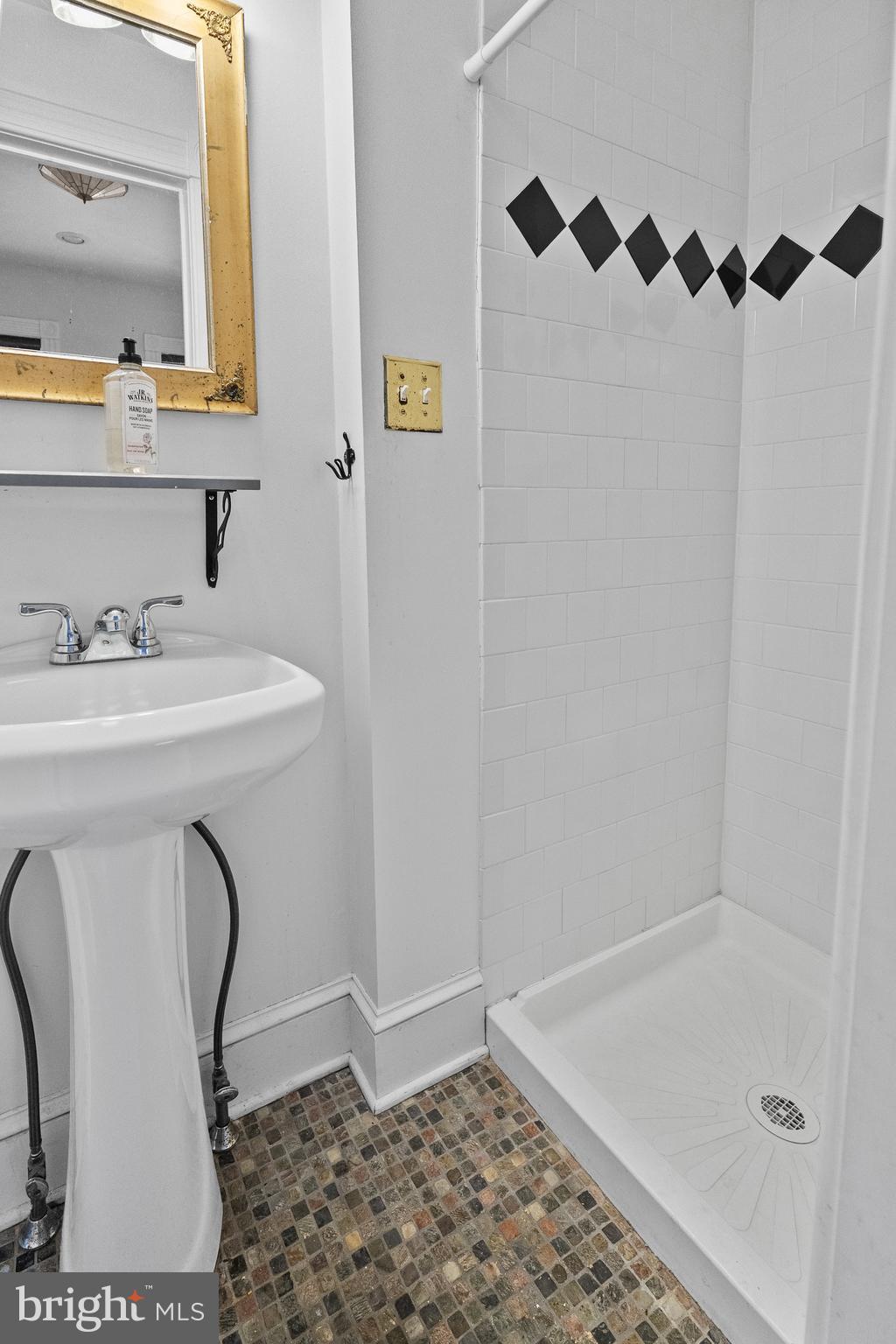 BUTCHERS HILL - Residential Lease