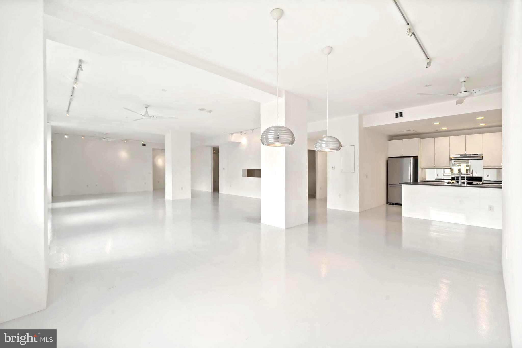 LOGAN SQUARE - Residential