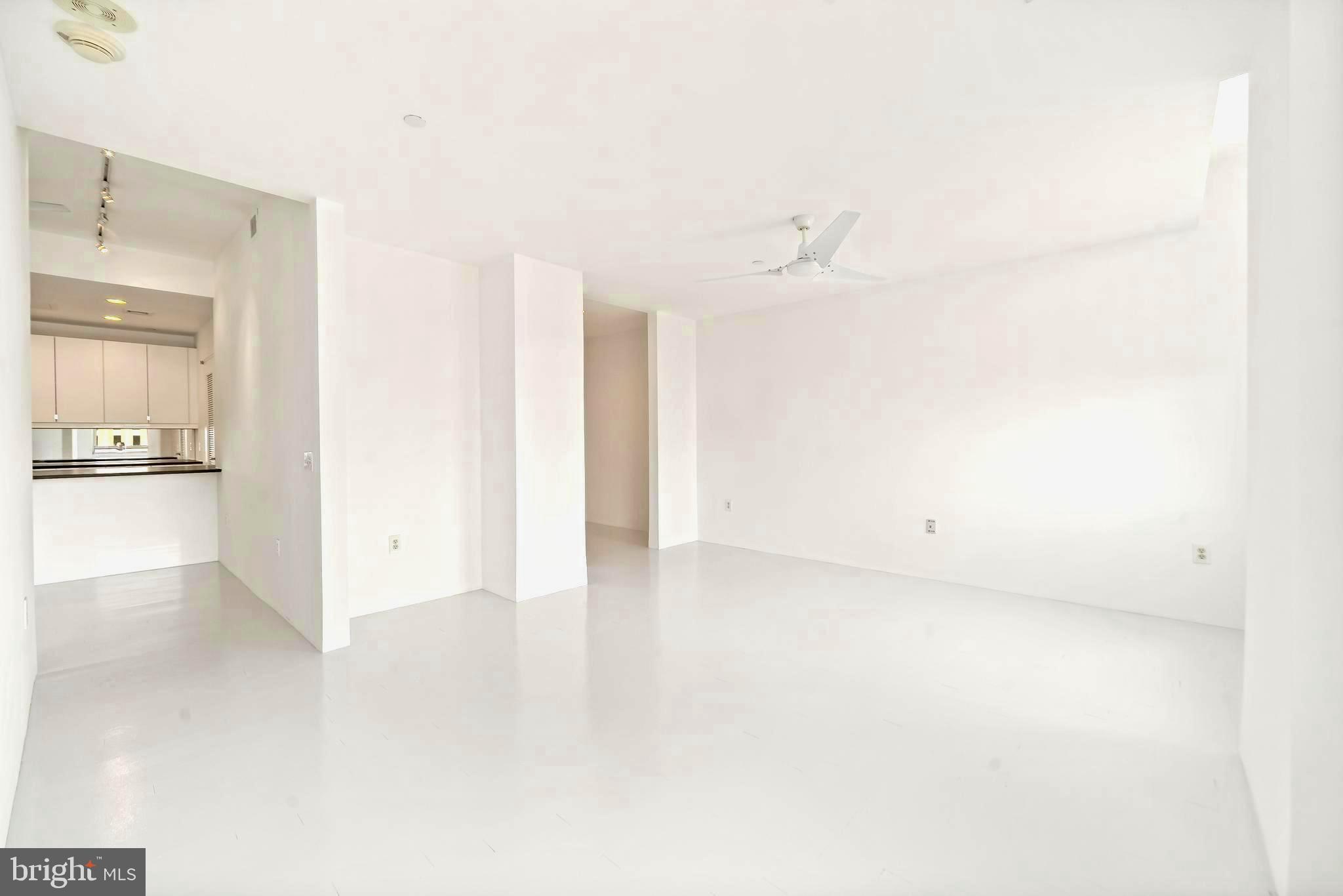 LOGAN SQUARE - Residential