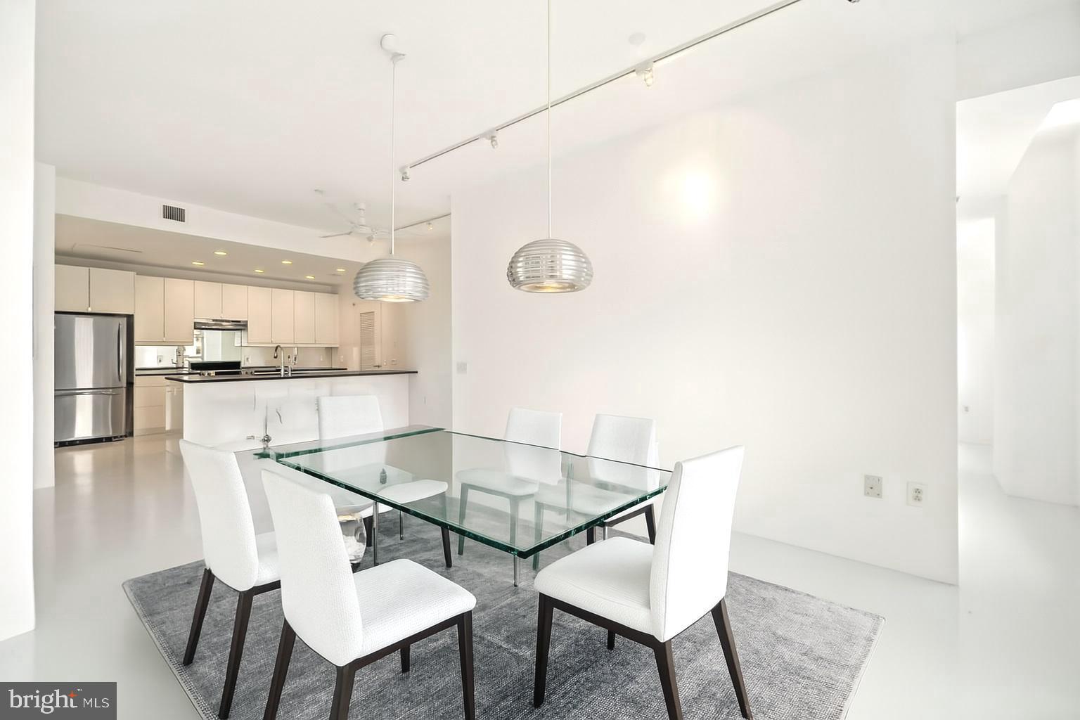 LOGAN SQUARE - Residential