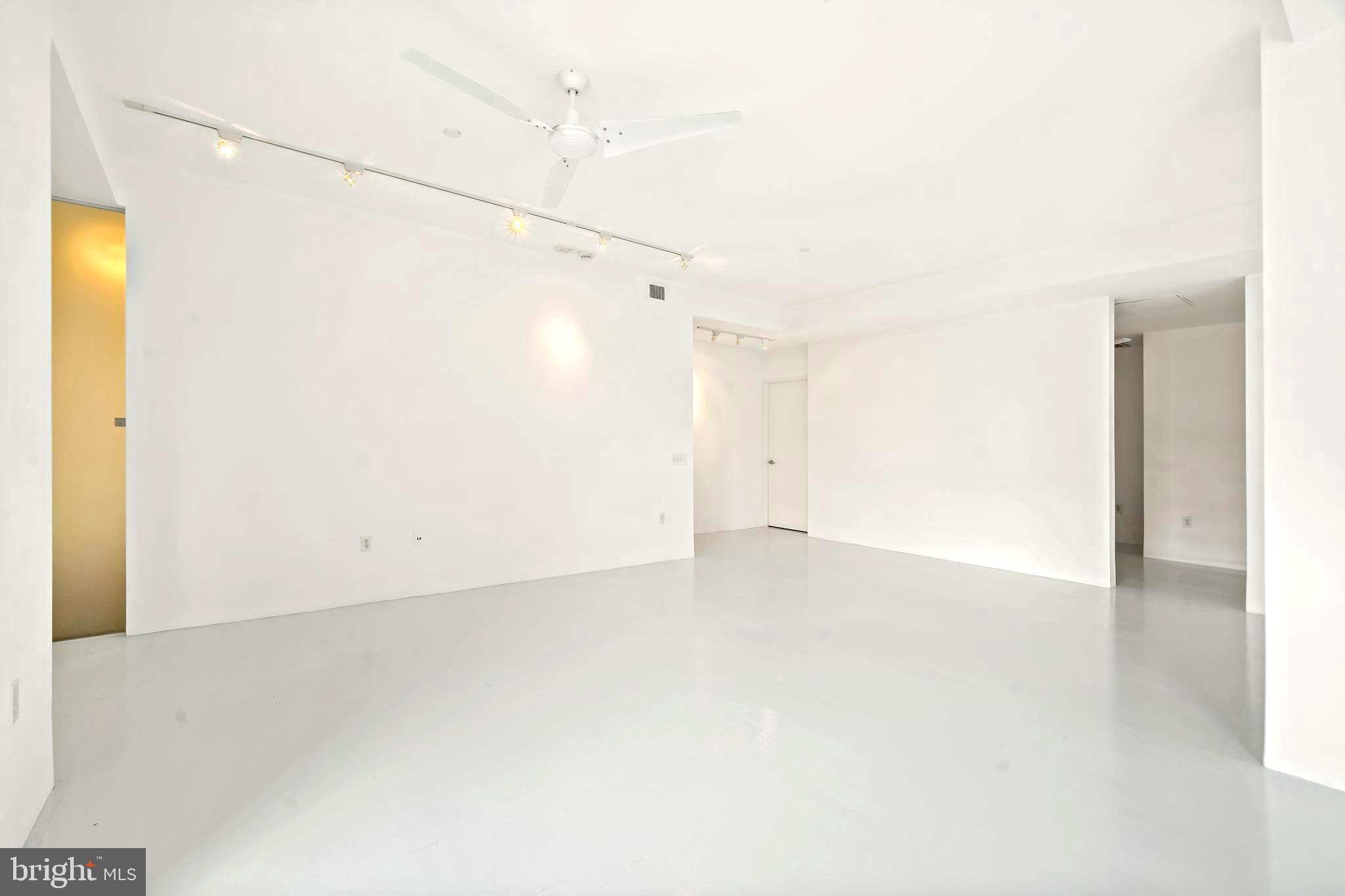 LOGAN SQUARE - Residential