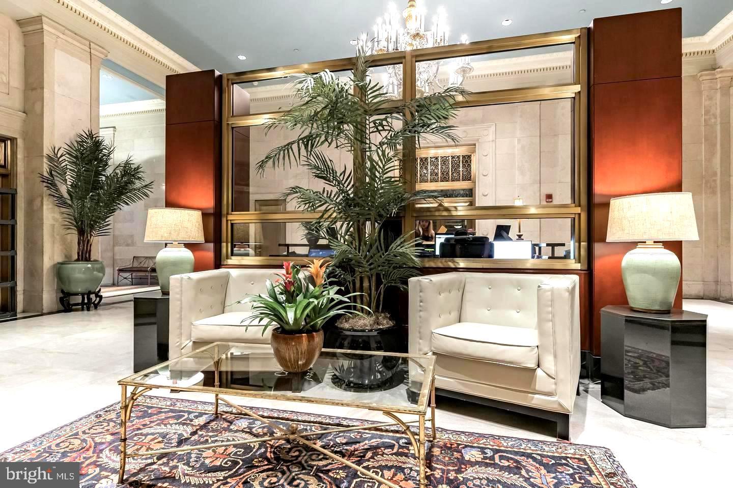 LOGAN SQUARE - Residential