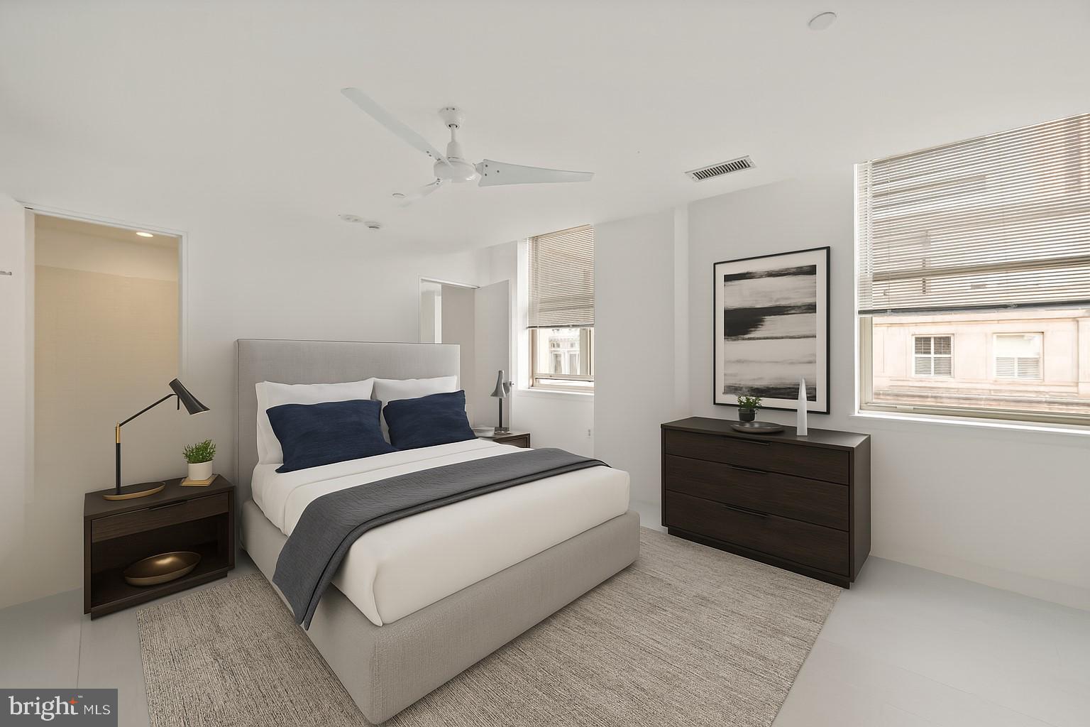 LOGAN SQUARE - Residential