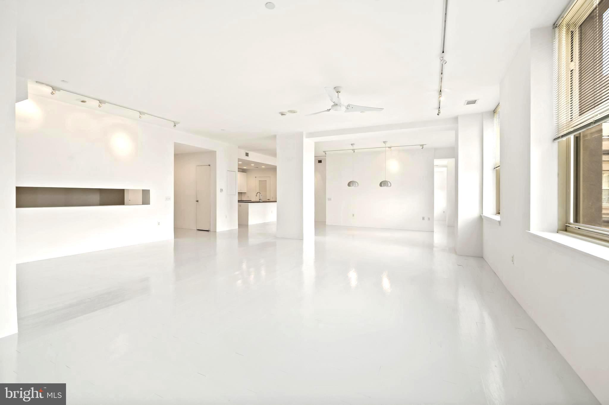 LOGAN SQUARE - Residential