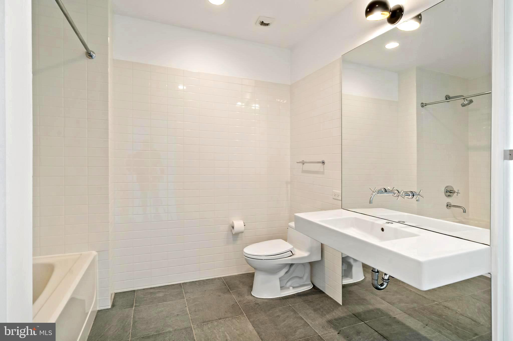 LOGAN SQUARE - Residential