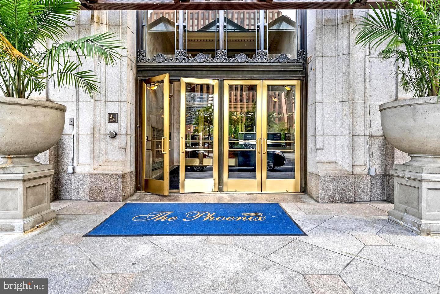 LOGAN SQUARE - Residential