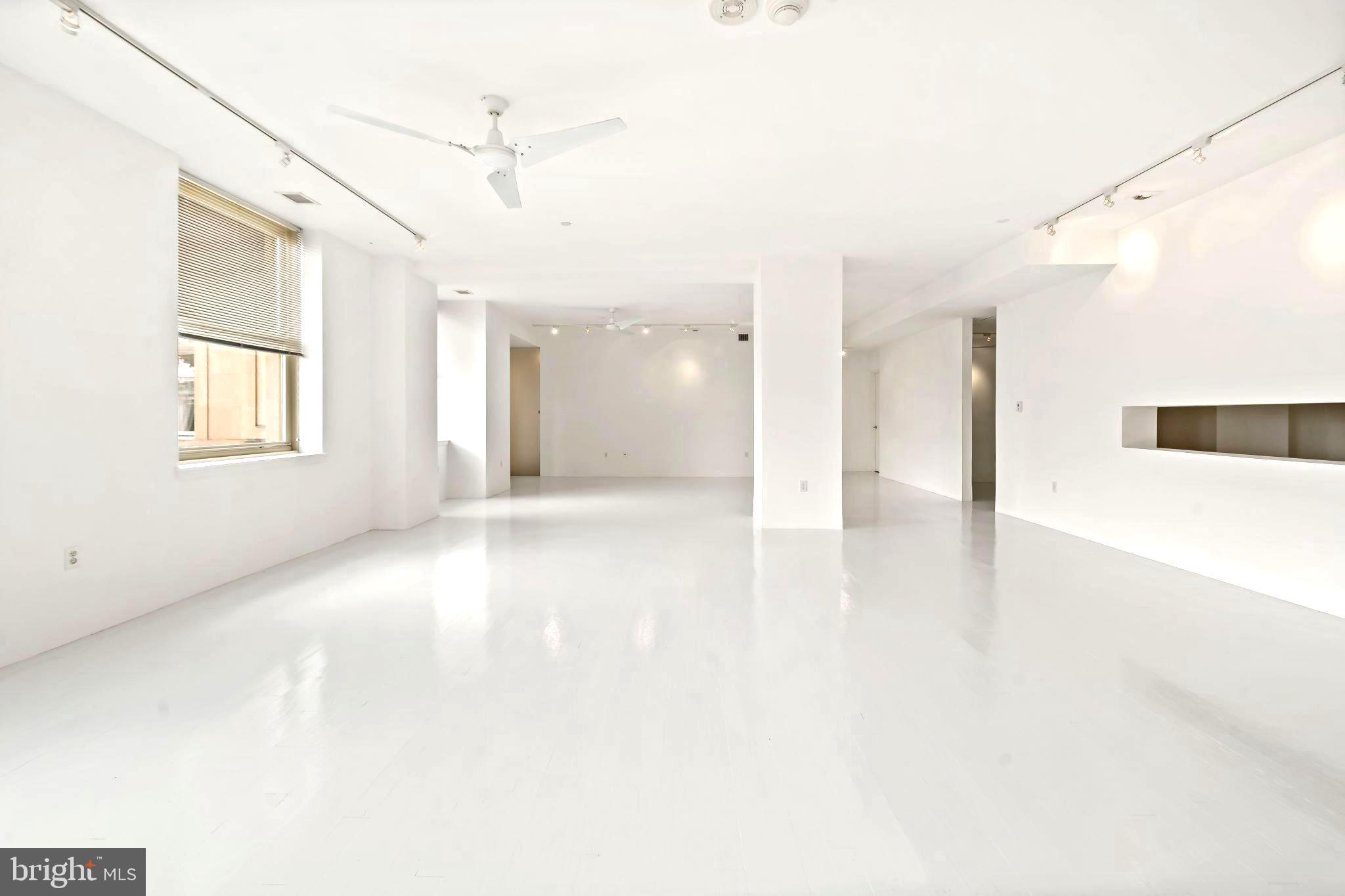 LOGAN SQUARE - Residential