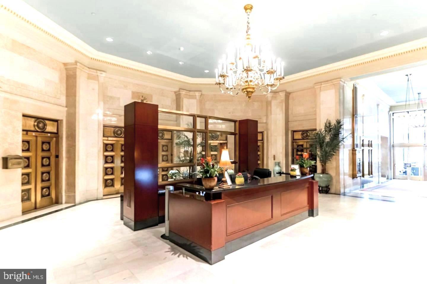 LOGAN SQUARE - Residential