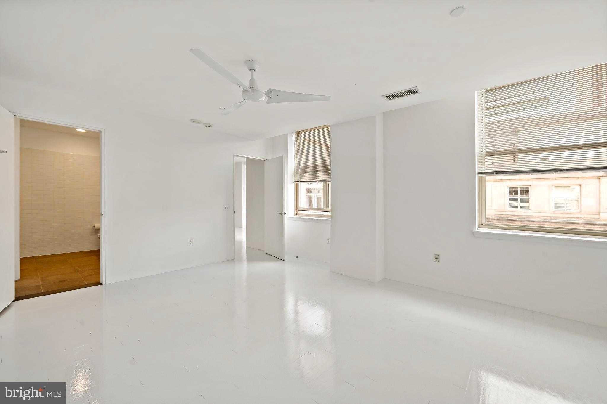 LOGAN SQUARE - Residential