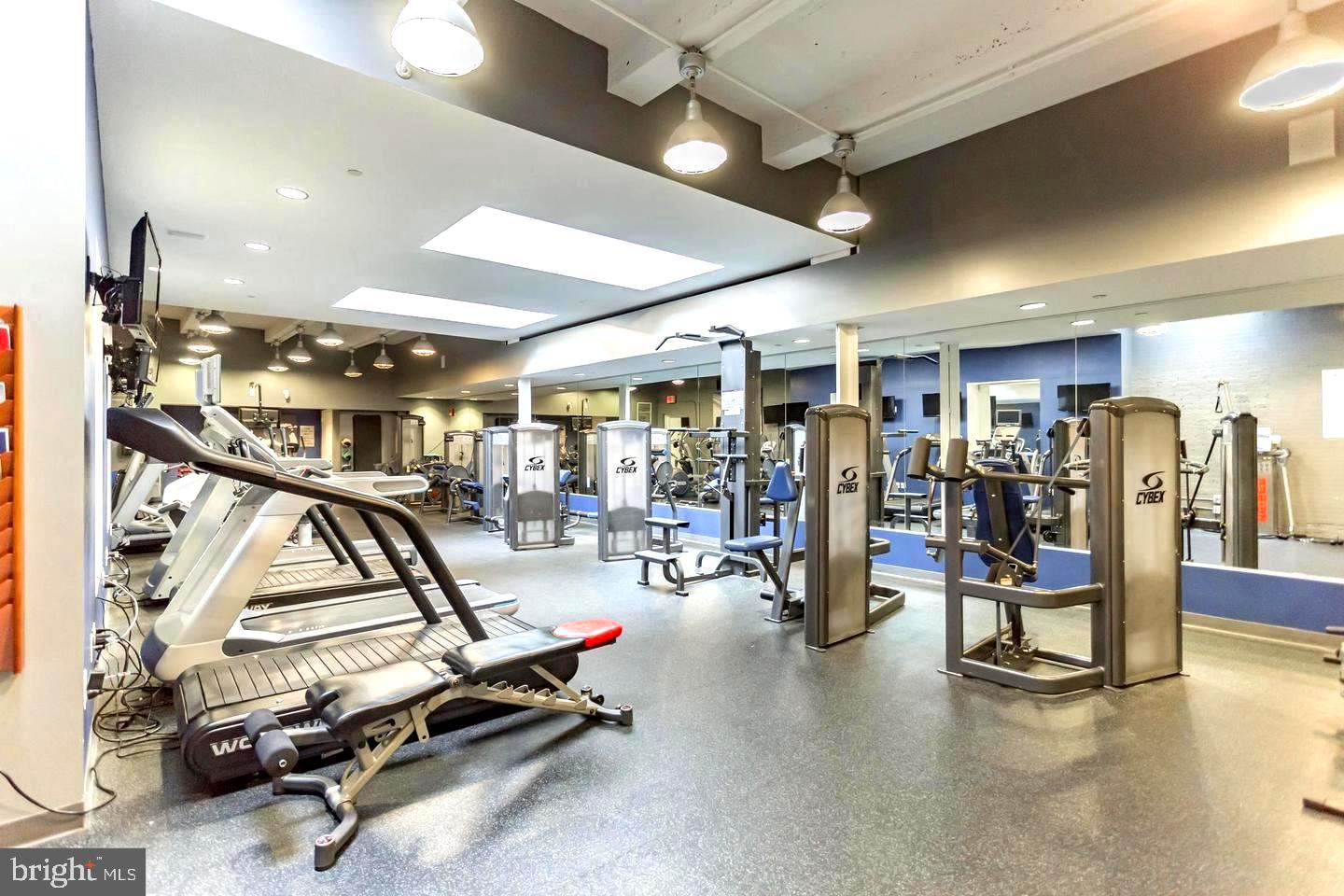 LOGAN SQUARE - Residential