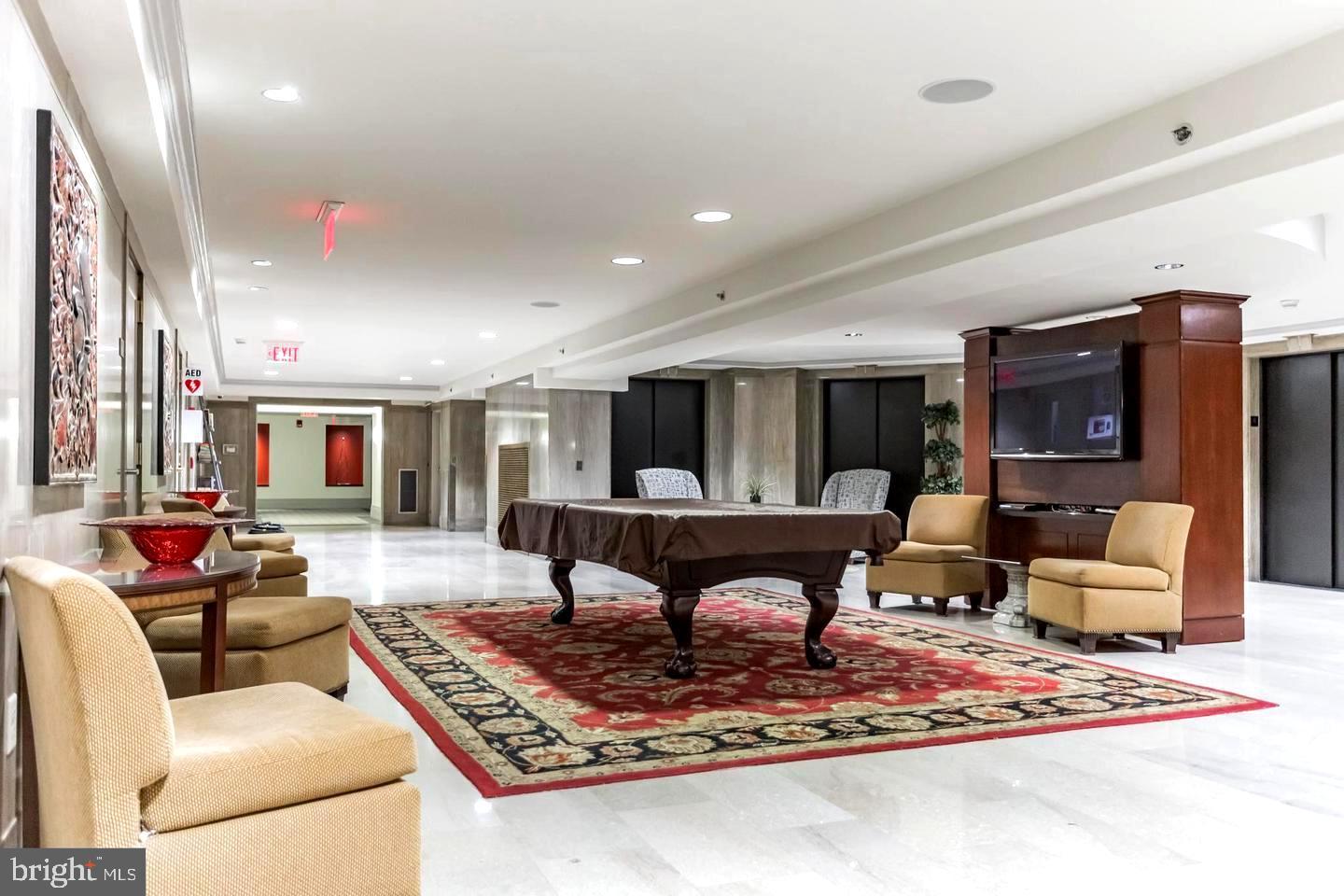 LOGAN SQUARE - Residential