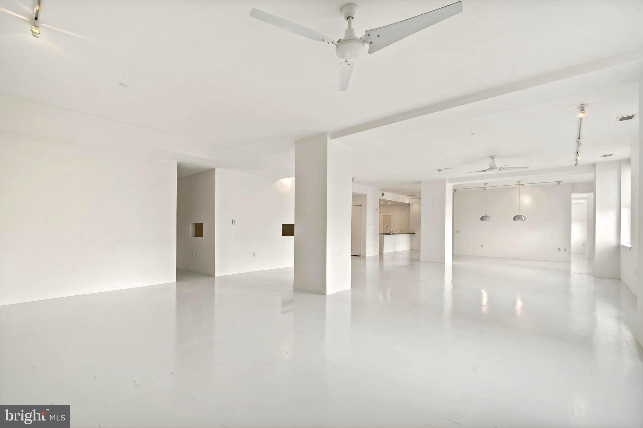 LOGAN SQUARE - Residential