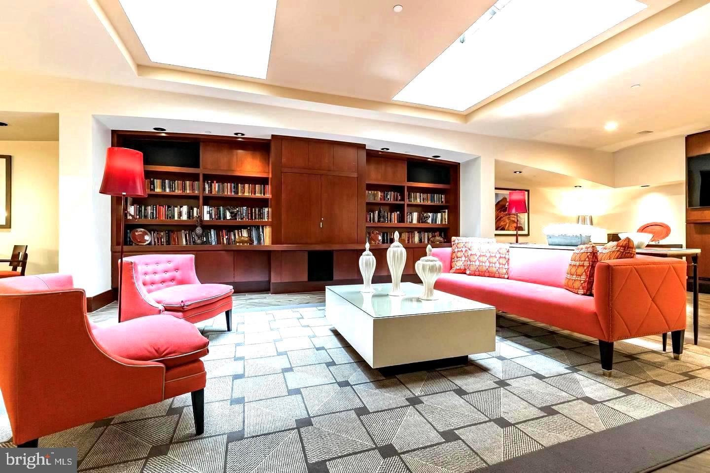 LOGAN SQUARE - Residential