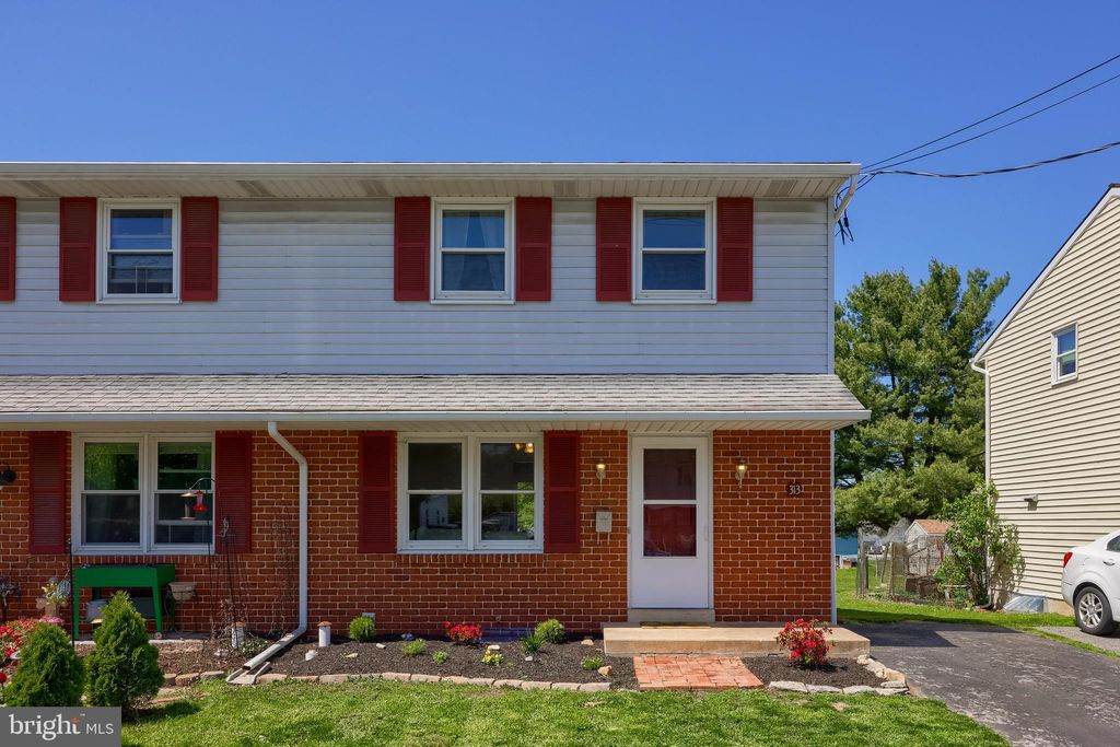 Photo of 313 E Cherry Street, ELIZABETHTOWN, PA 17022 (MLS # PALA2068972)