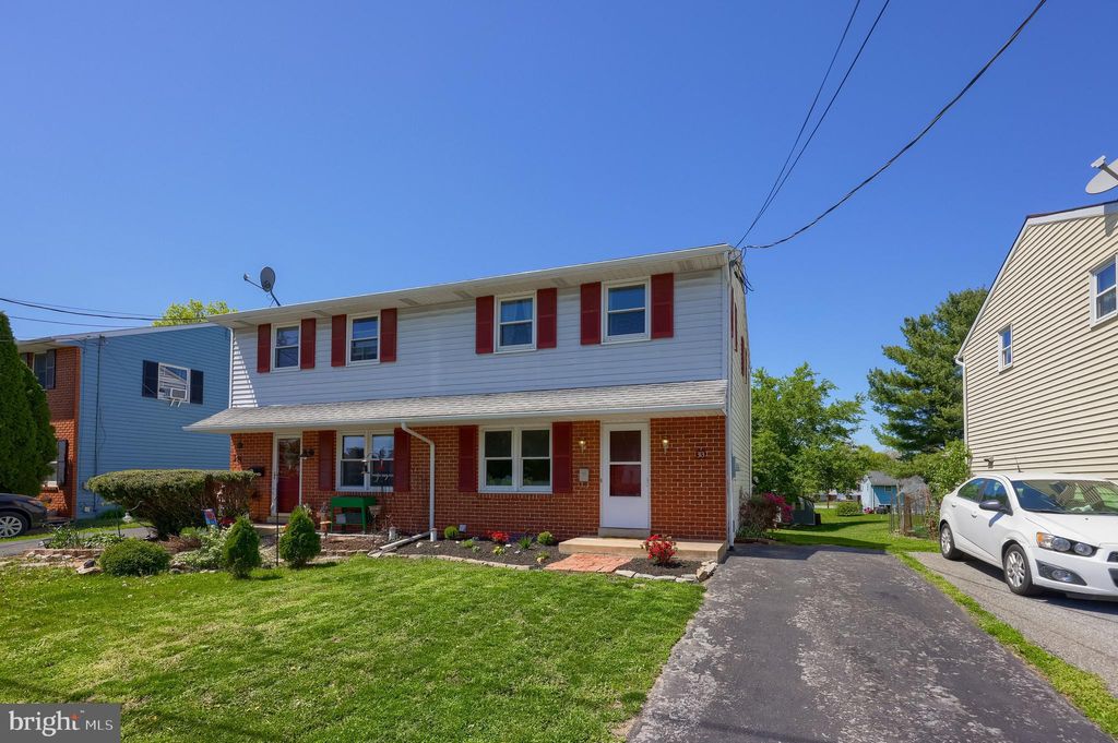 Photo of 313 E Cherry Street, ELIZABETHTOWN, PA 17022 (MLS # PALA2068972)