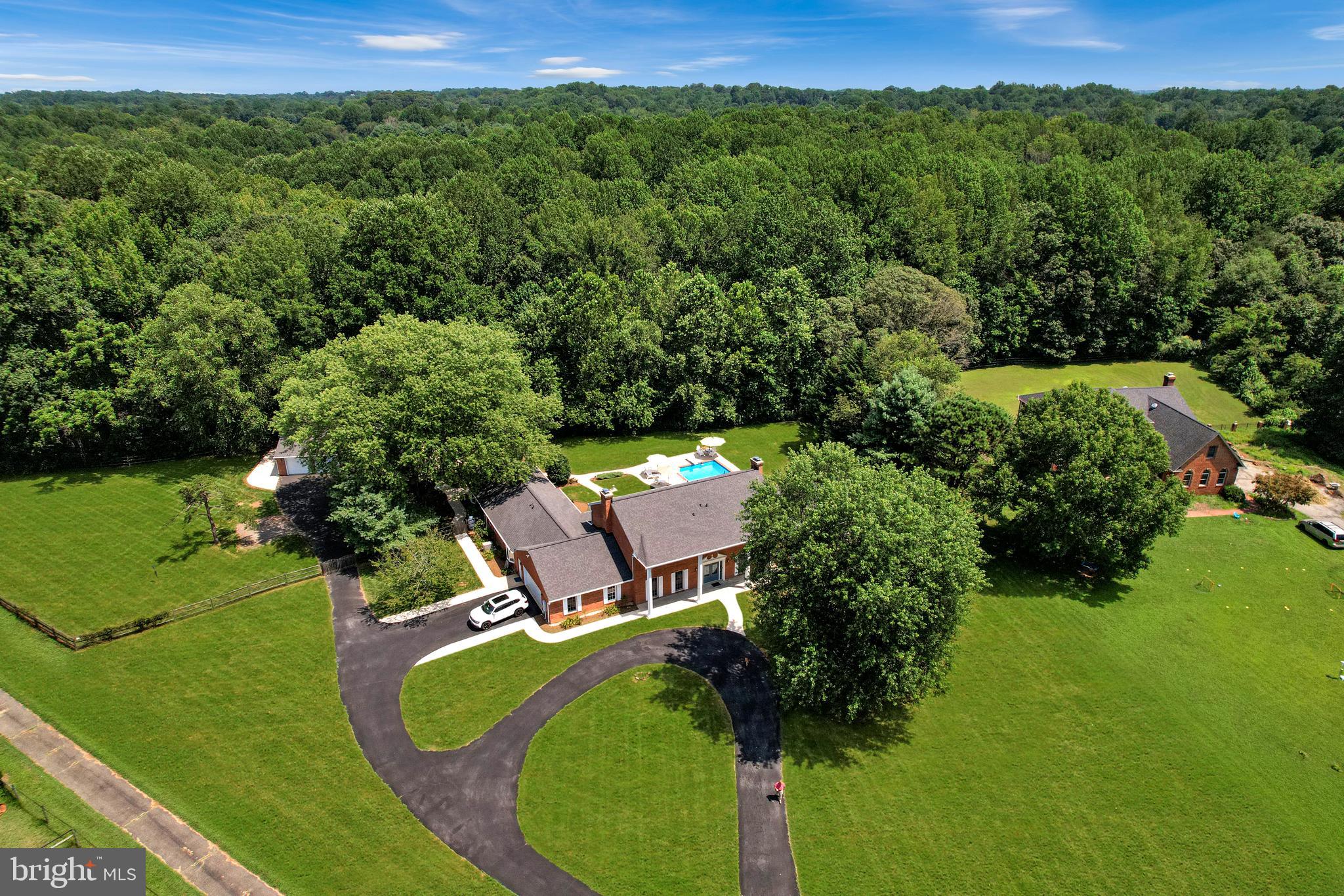 111 HONEYSUCKLE LANE
