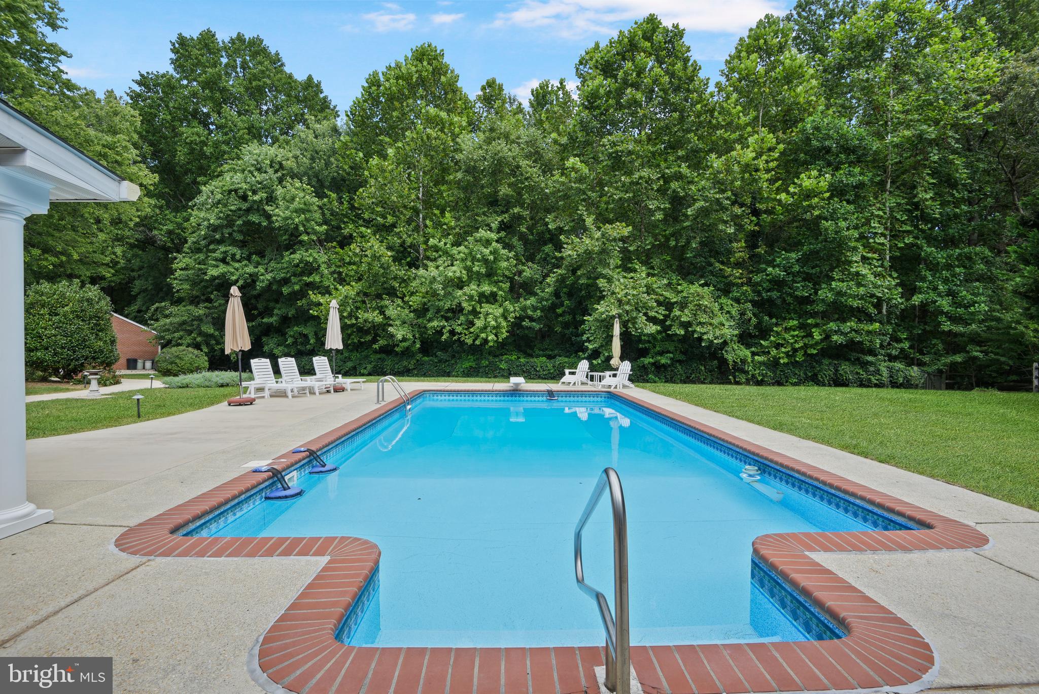 111 HONEYSUCKLE LANE