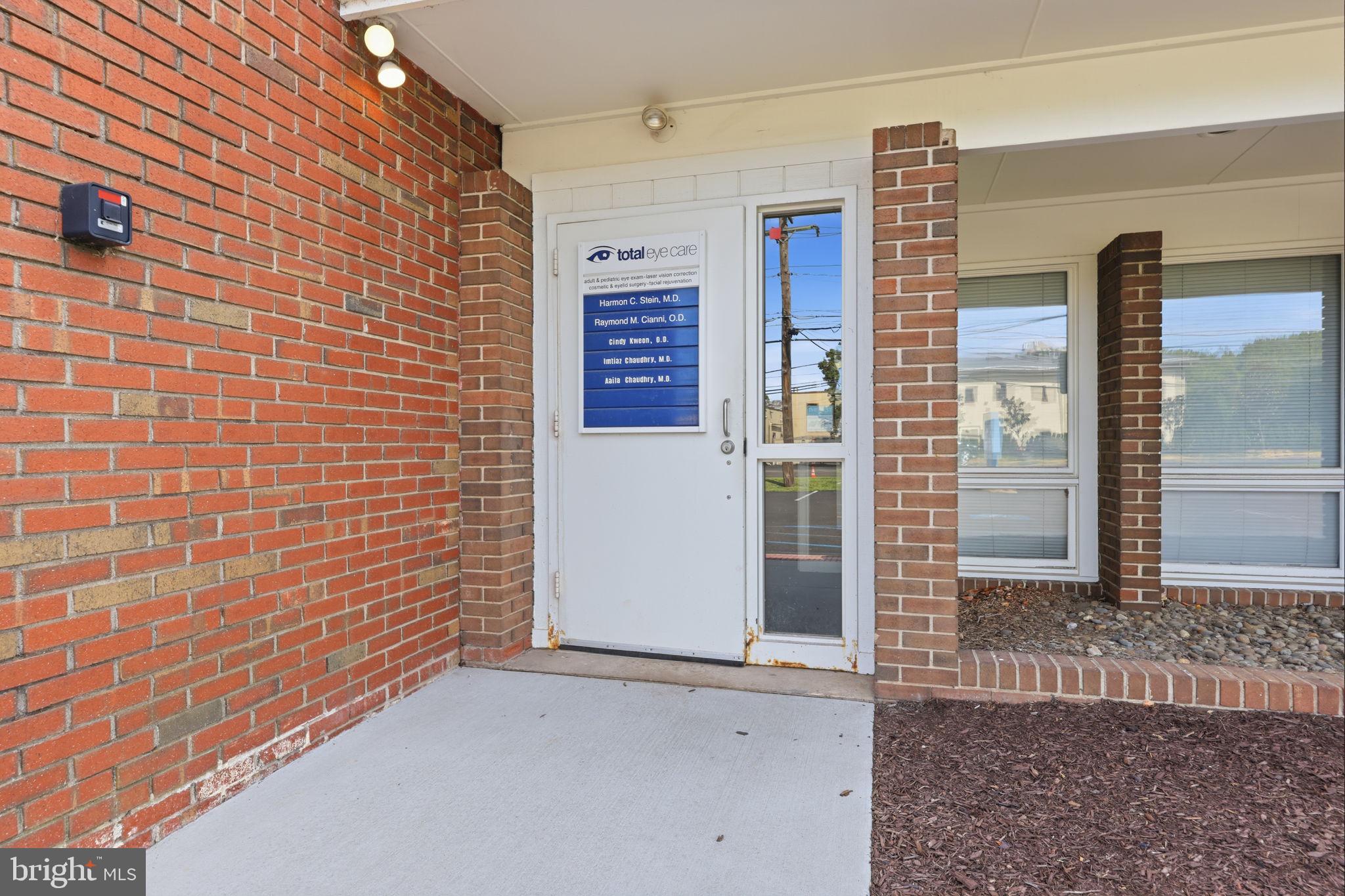 1568 WOODBOURNE ROAD 1