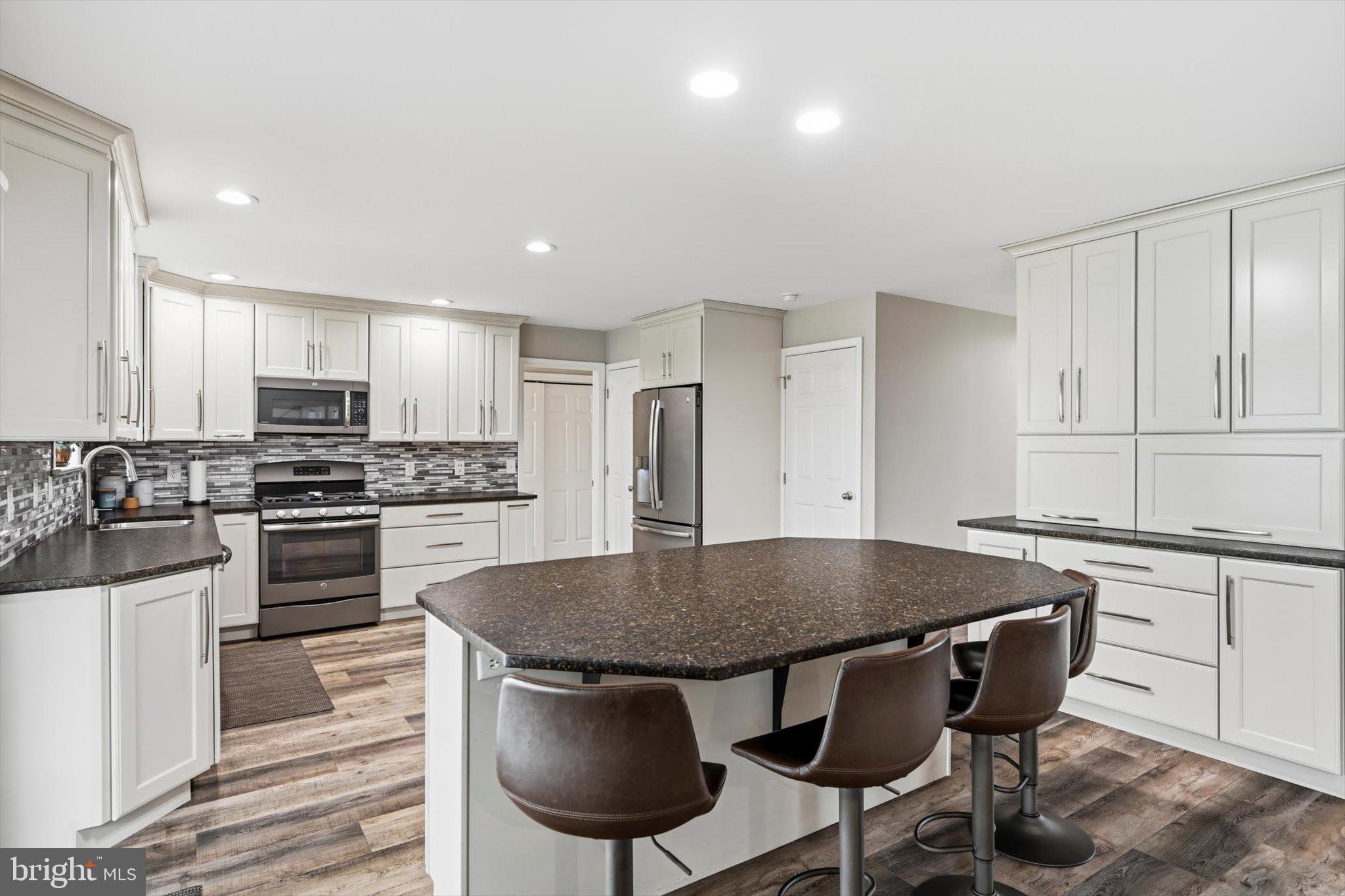 1708 WHEATFIELD LANE