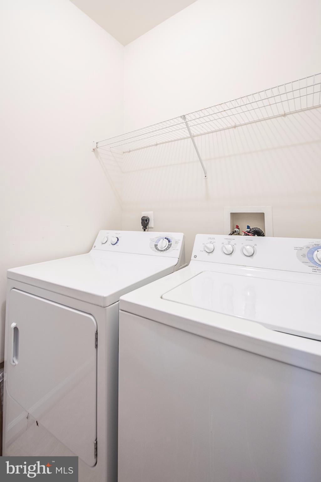 CHANTILLY PARK - Residential Lease