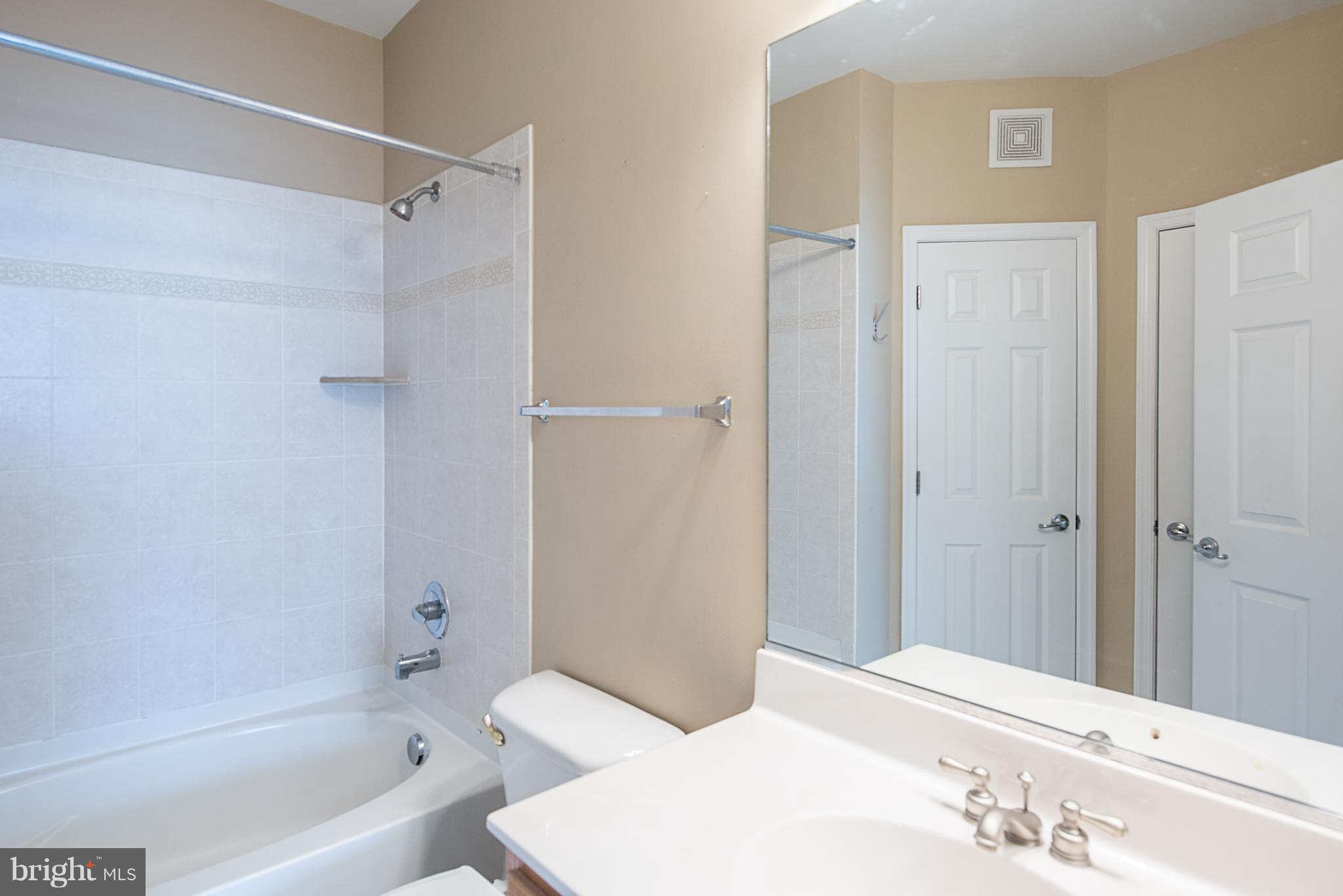 CHANTILLY PARK - Residential Lease