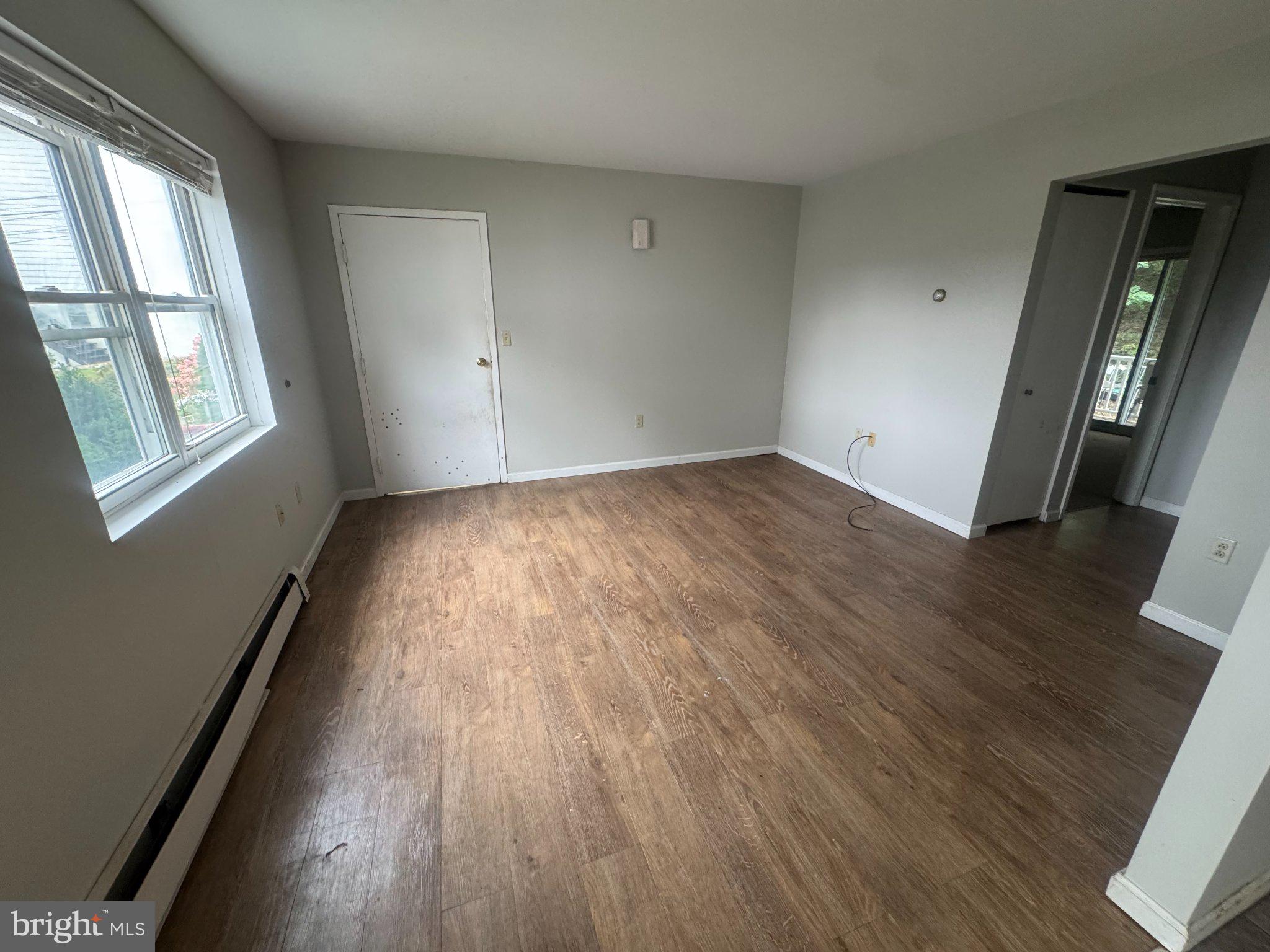 427 SMITH STREET 1R