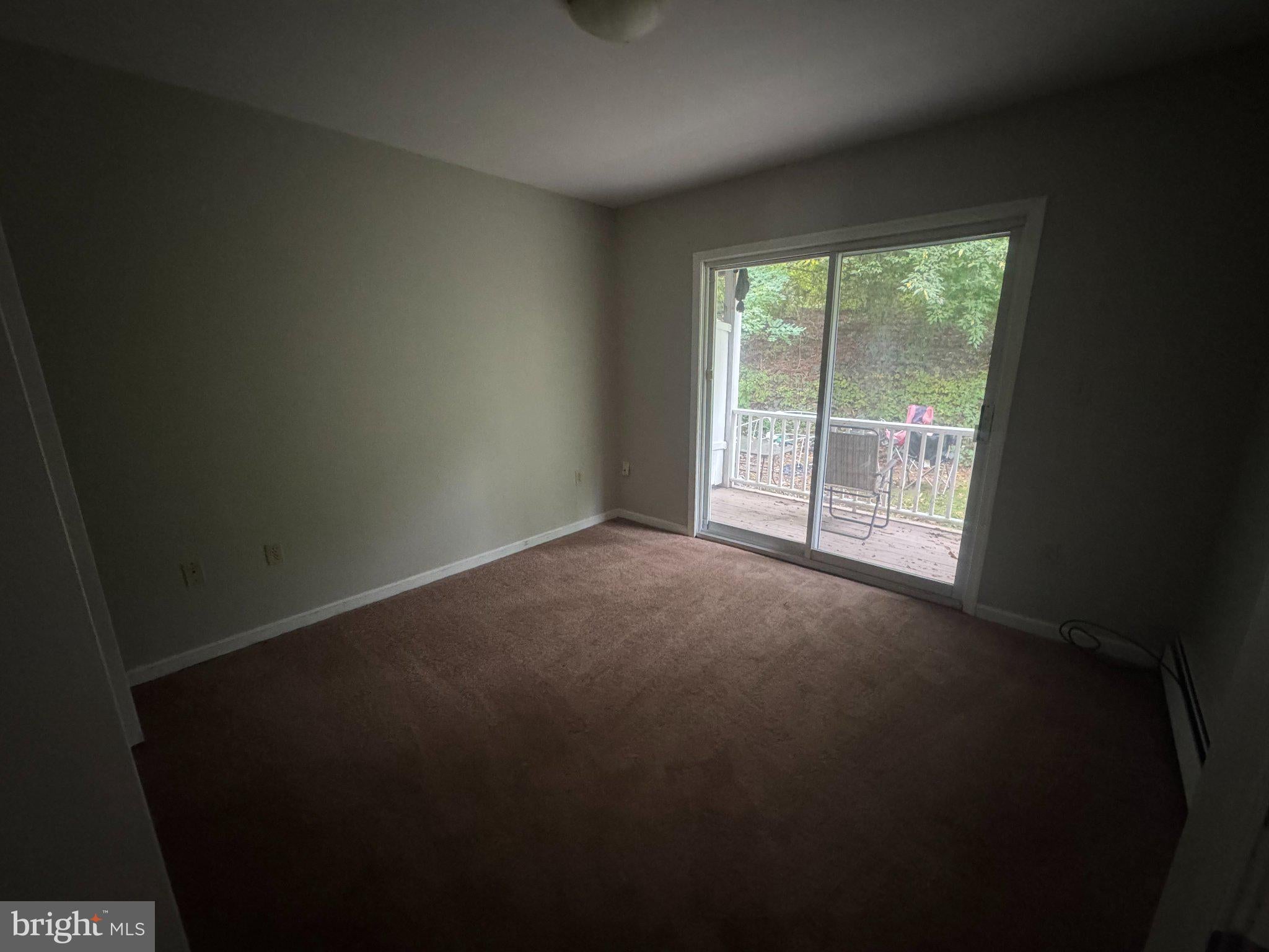 427 SMITH STREET 1R