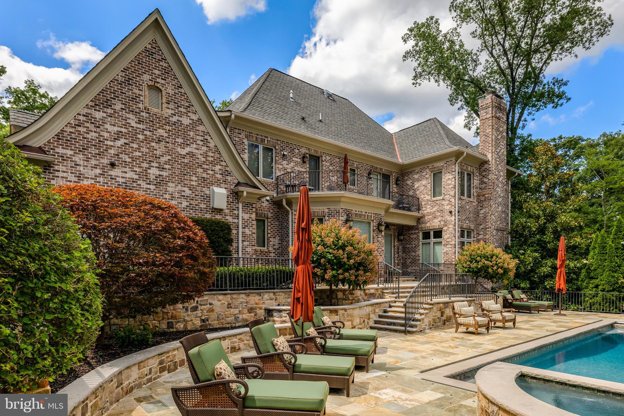 WOODSIDE ESTATES - Residential