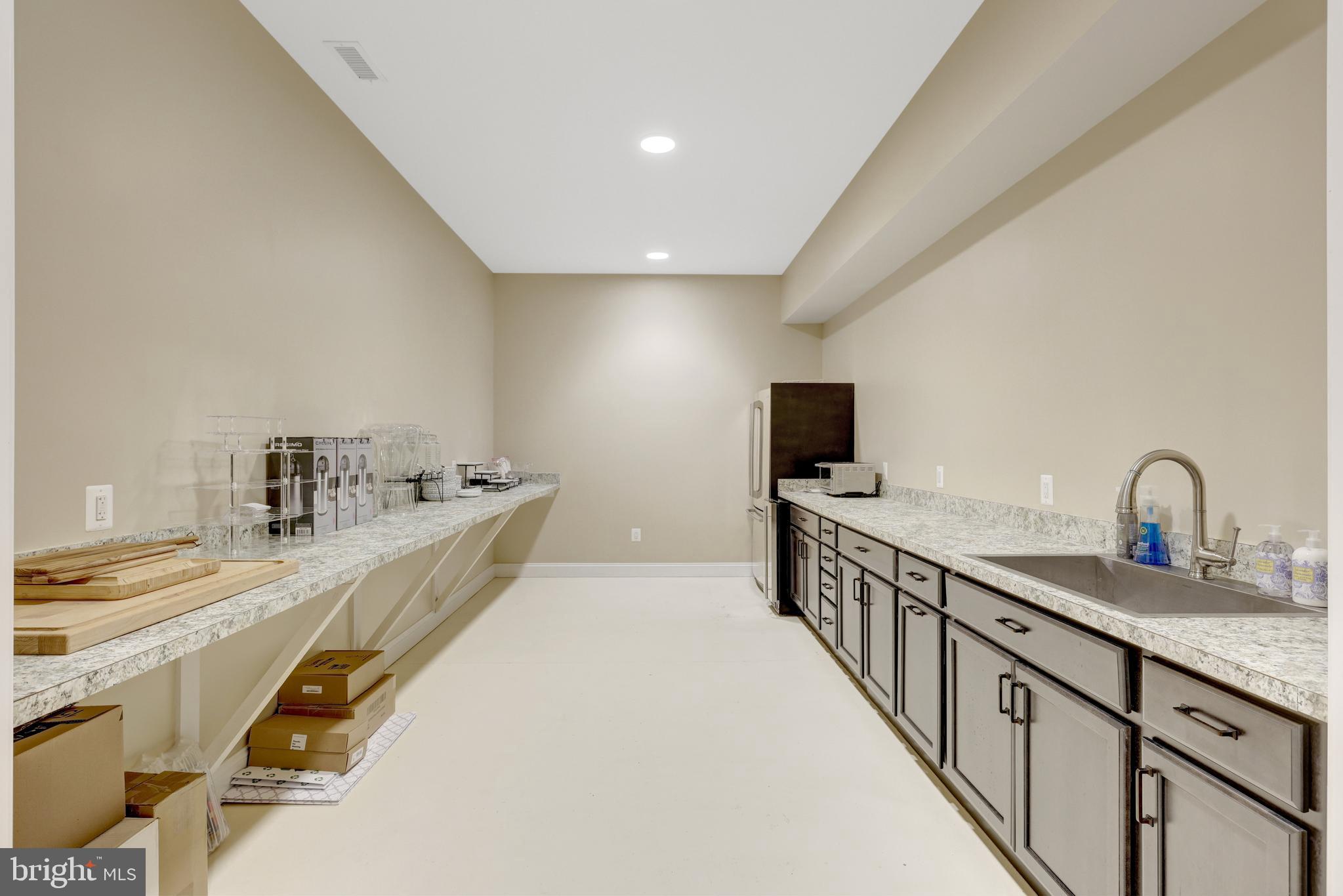 WOODSIDE ESTATES - Residential