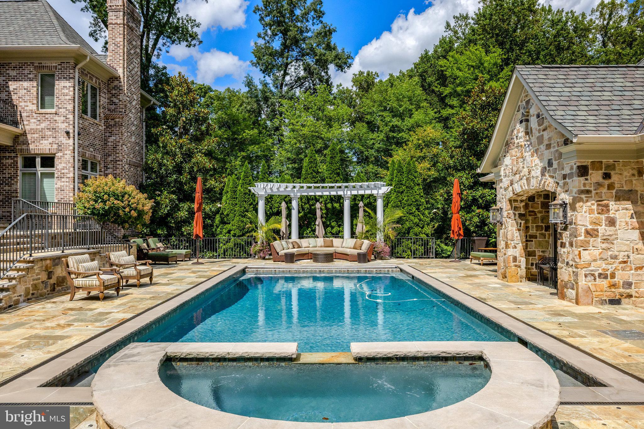 WOODSIDE ESTATES - Residential