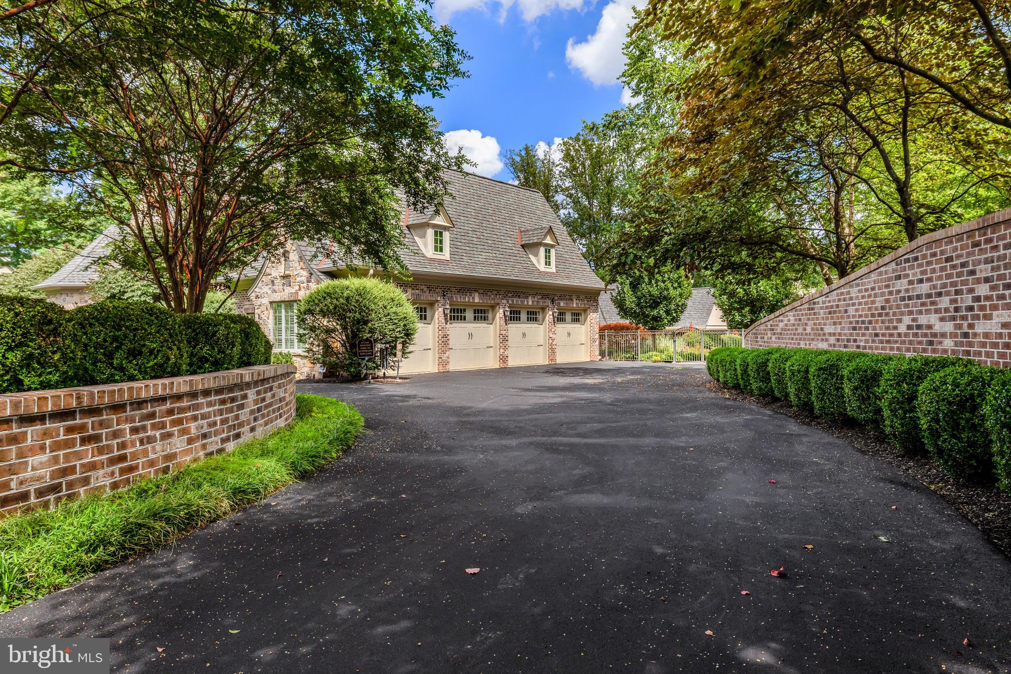 WOODSIDE ESTATES - Residential