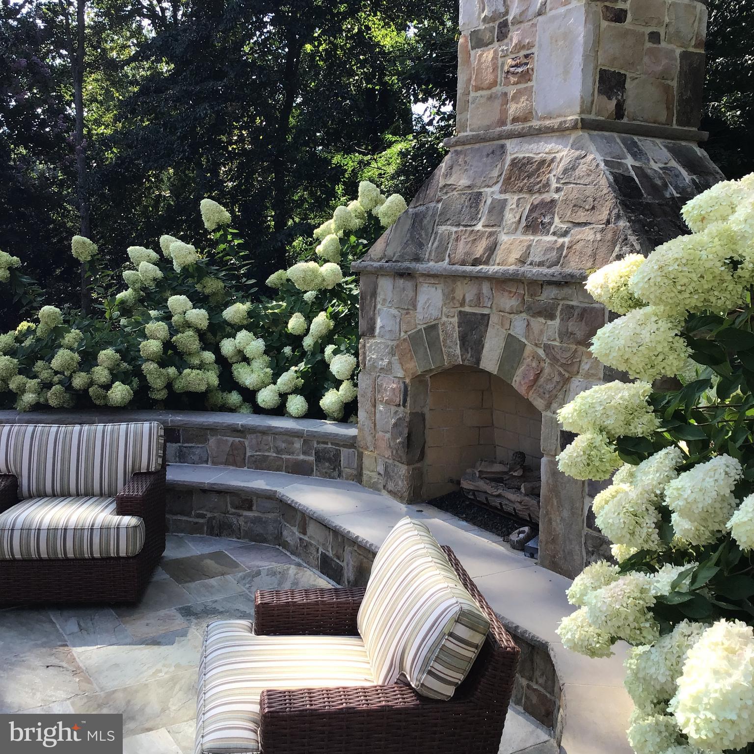 WOODSIDE ESTATES - Residential