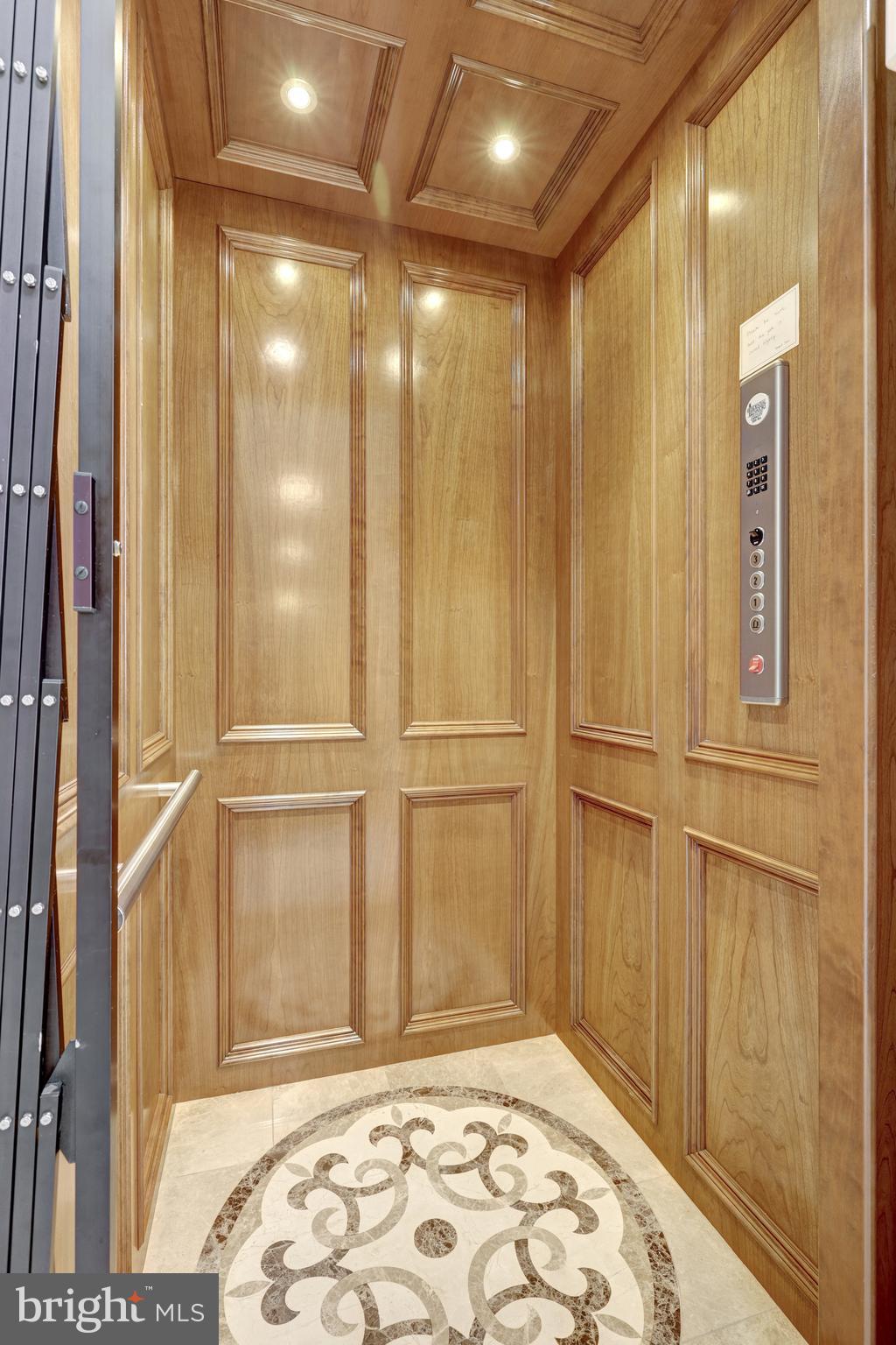 WOODSIDE ESTATES - Residential