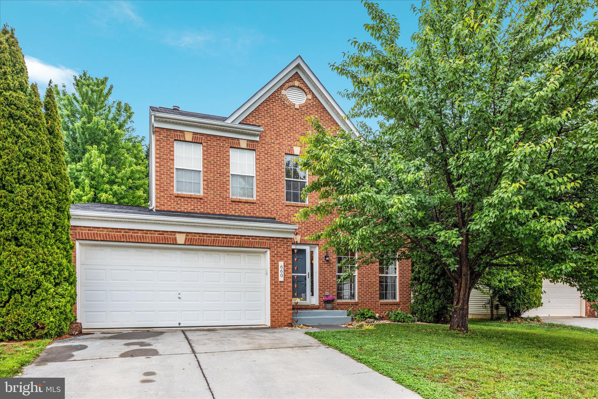 660 BEEHIVE WAY