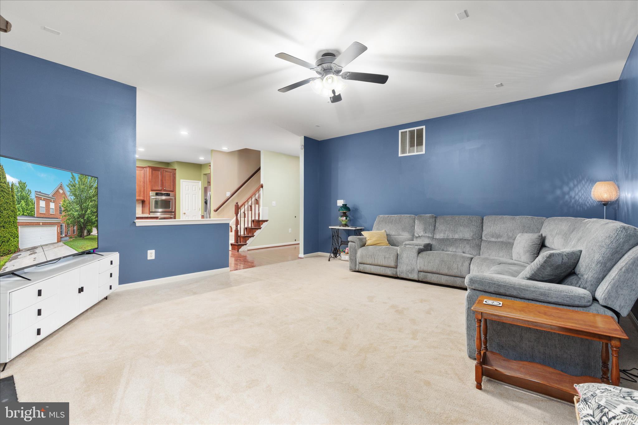 660 BEEHIVE WAY