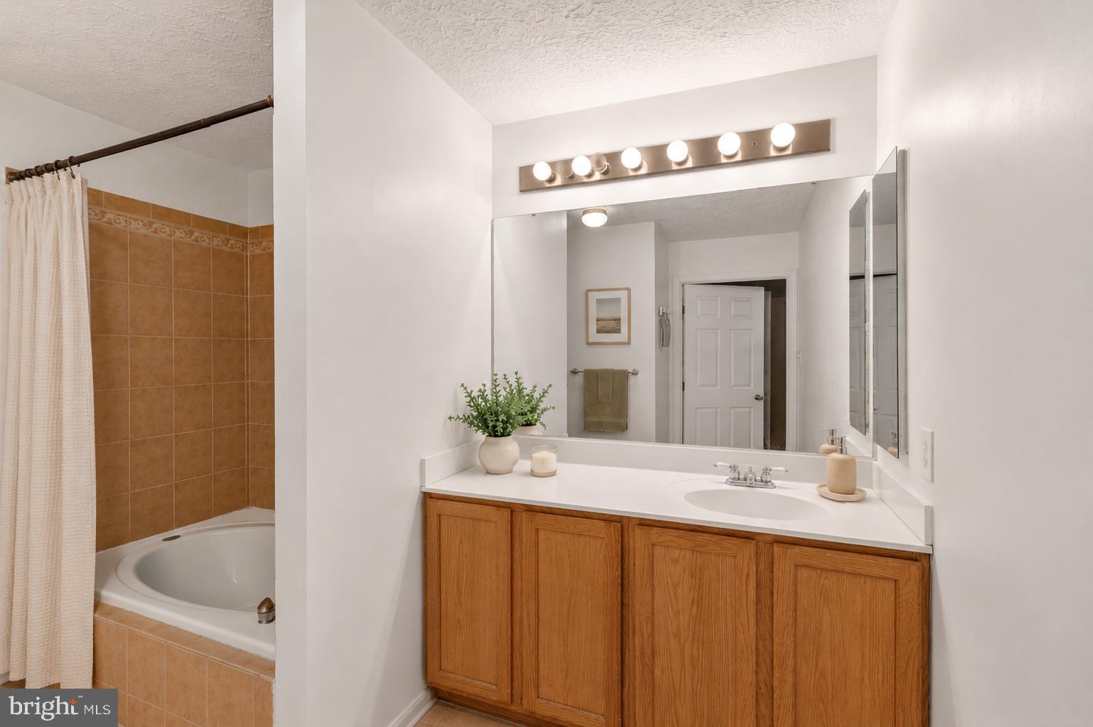 THE VILLAS AT HOLLYWOODS - Residential
