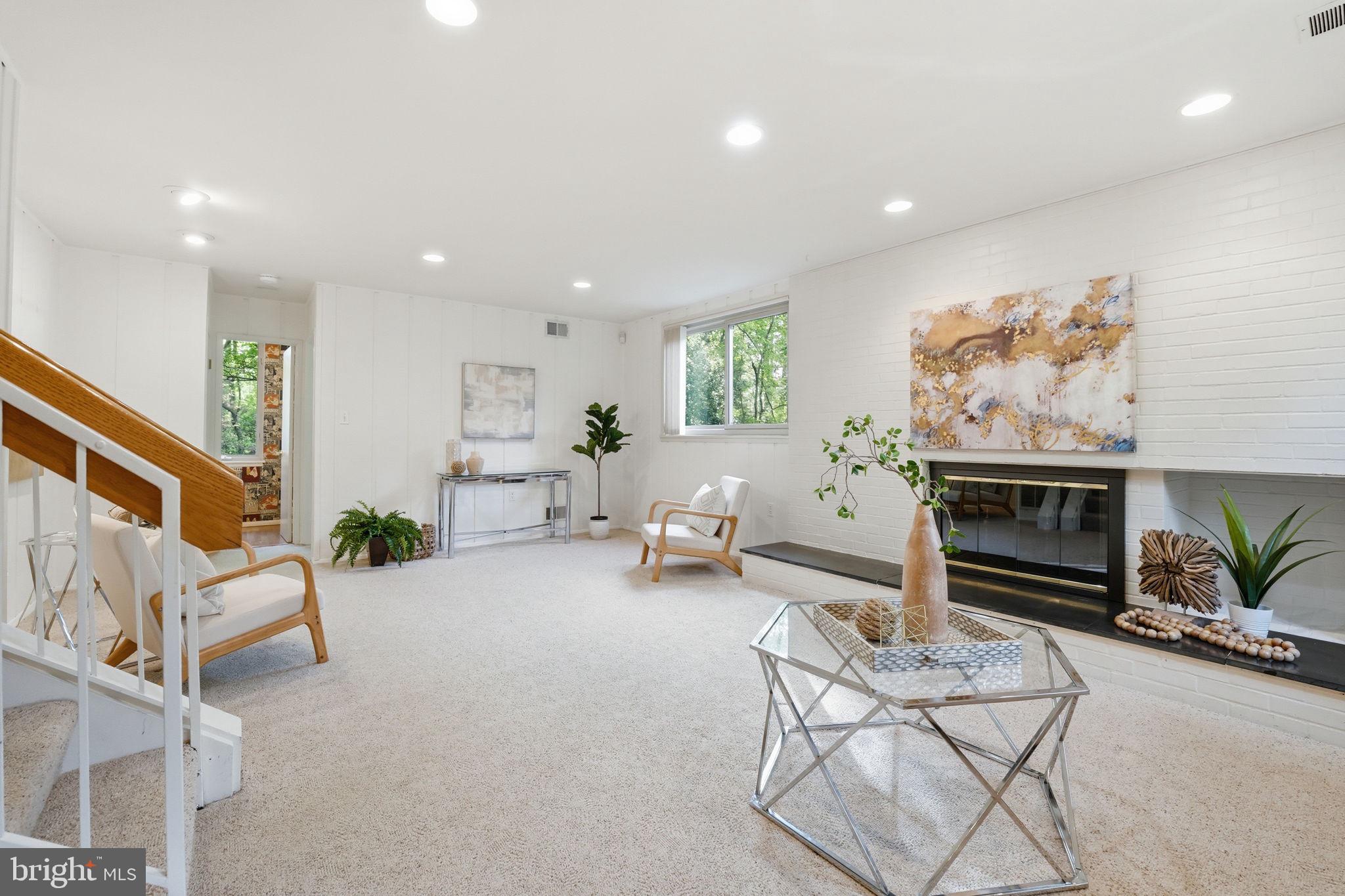 RESTON - Residential