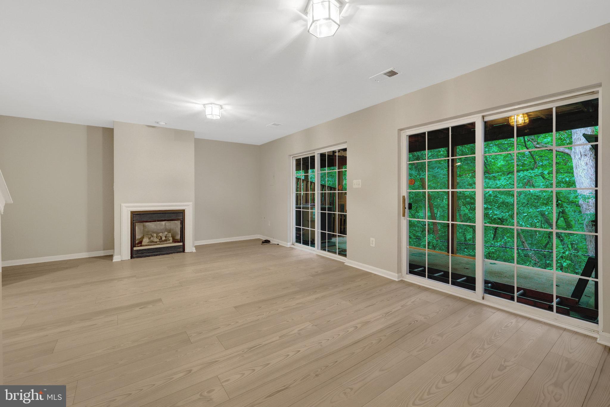 GREAT FALLS CHASE - Residential Lease