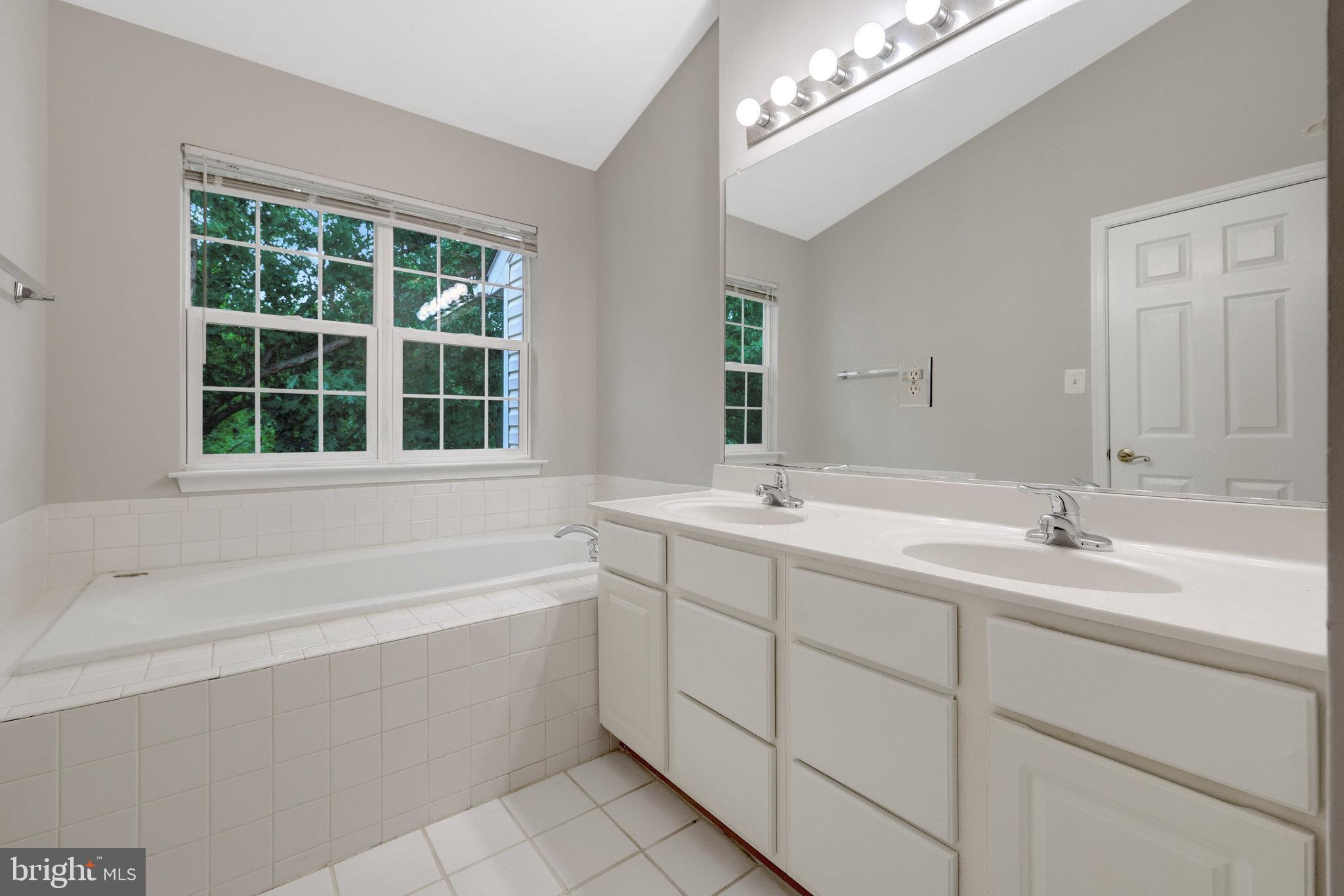 GREAT FALLS CHASE - Residential Lease