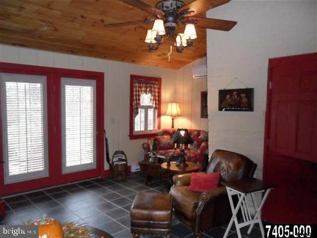 EAST BERLIN - Residential Lease