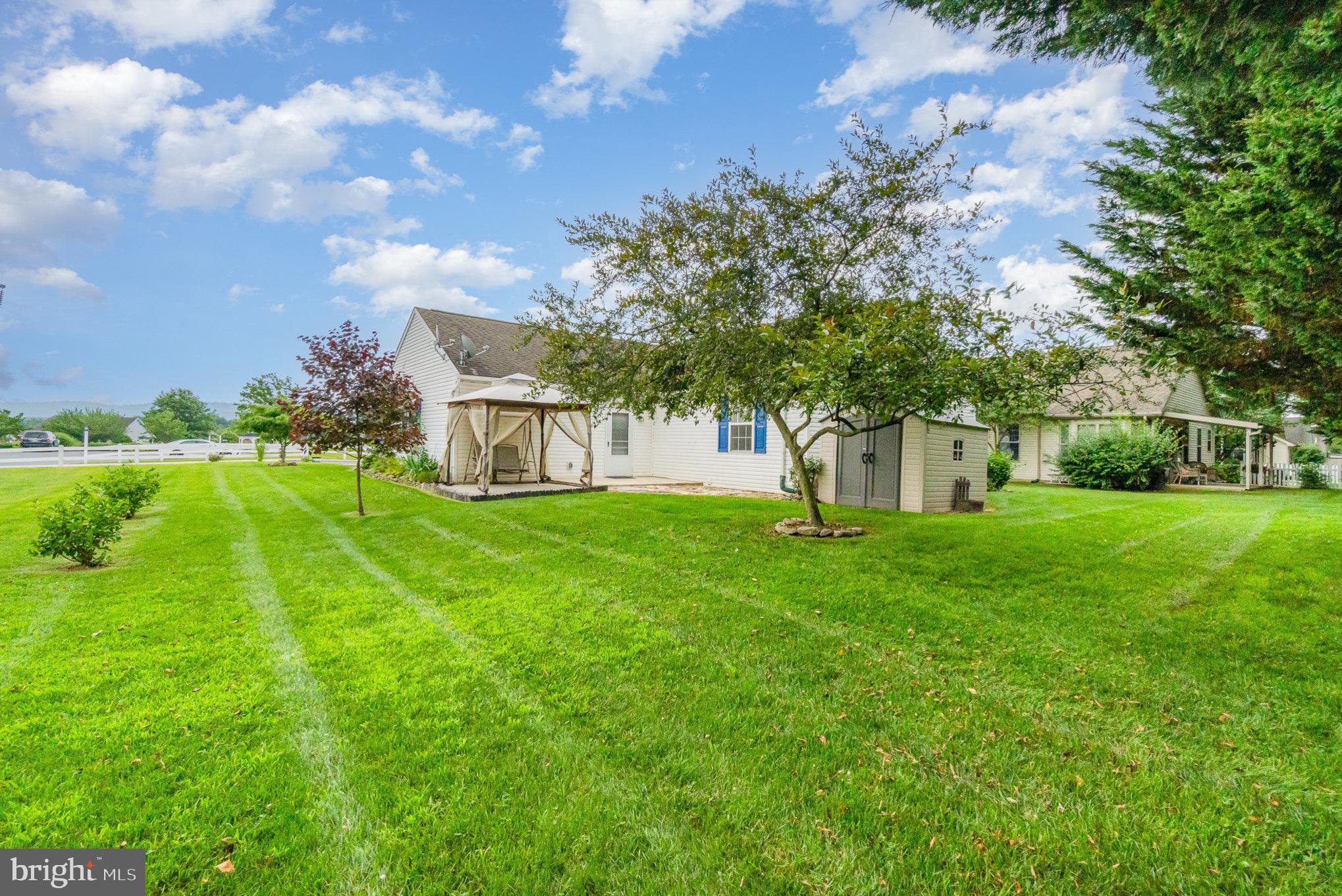 COUNTRY MANOR - Residential