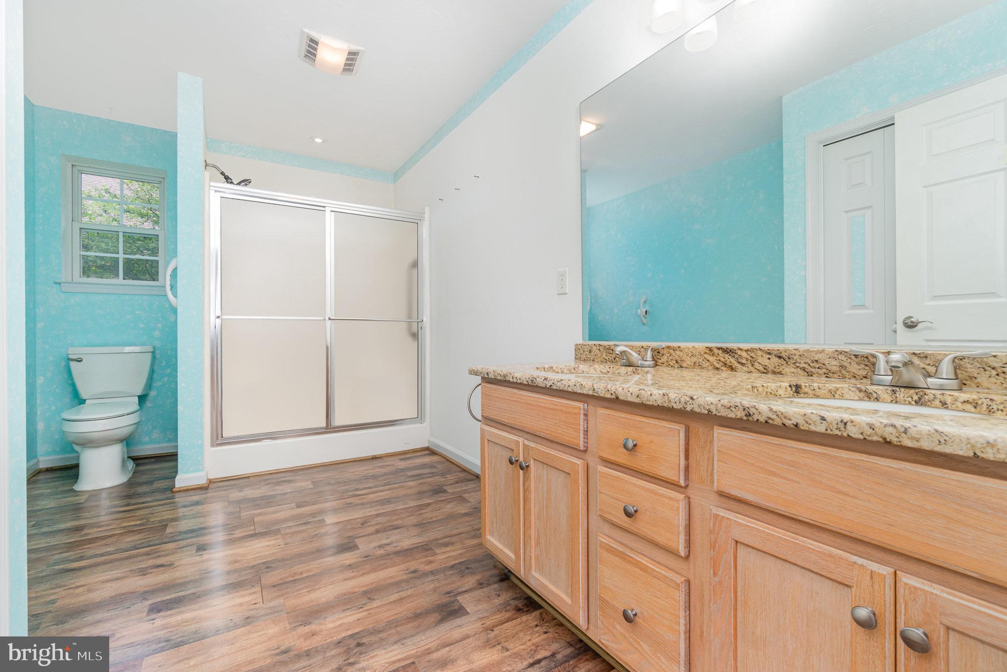 COUNTRY MANOR - Residential